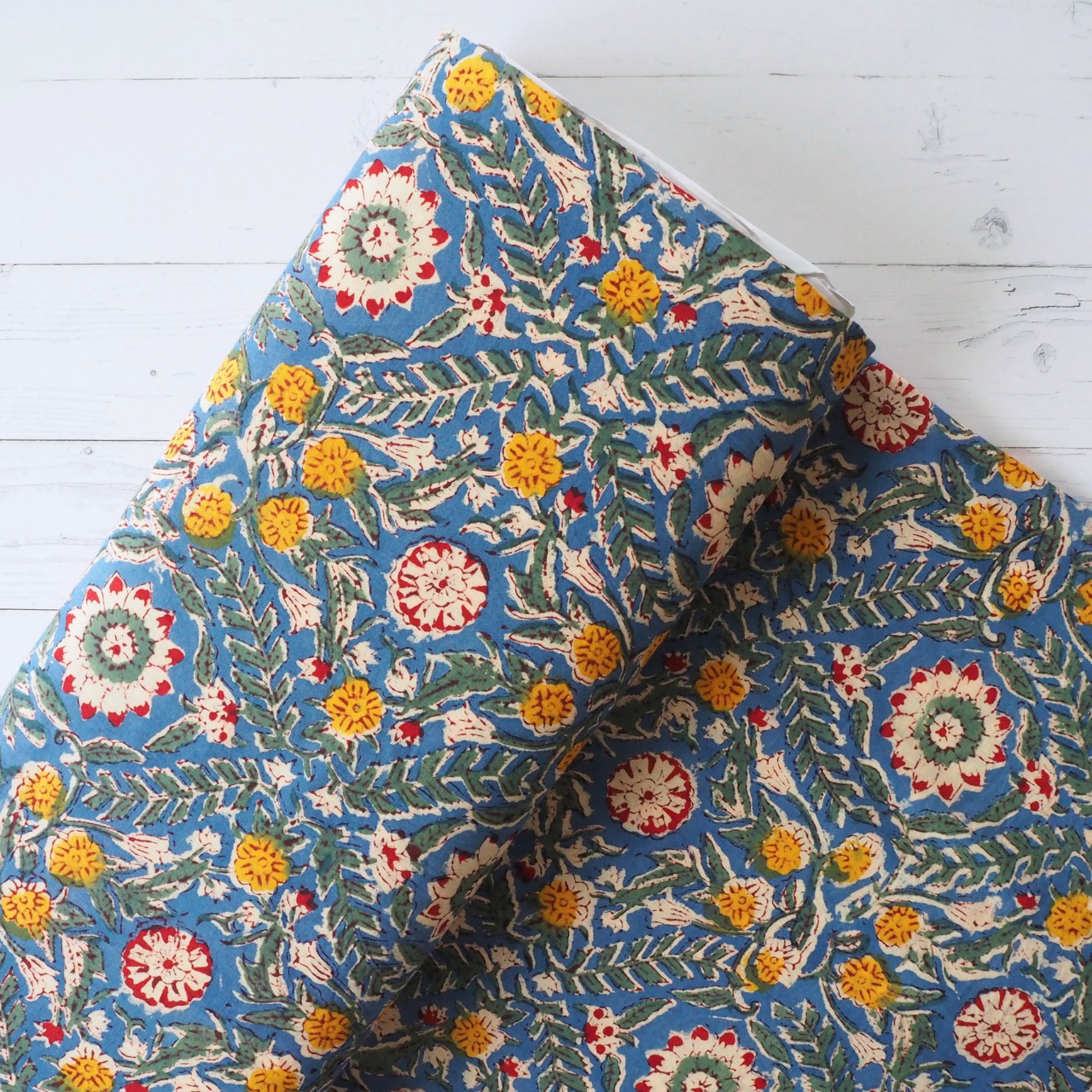 ブロックプリント生地【50cm単位】インド綿 唐草花柄 青×黄色 #20942-BL1