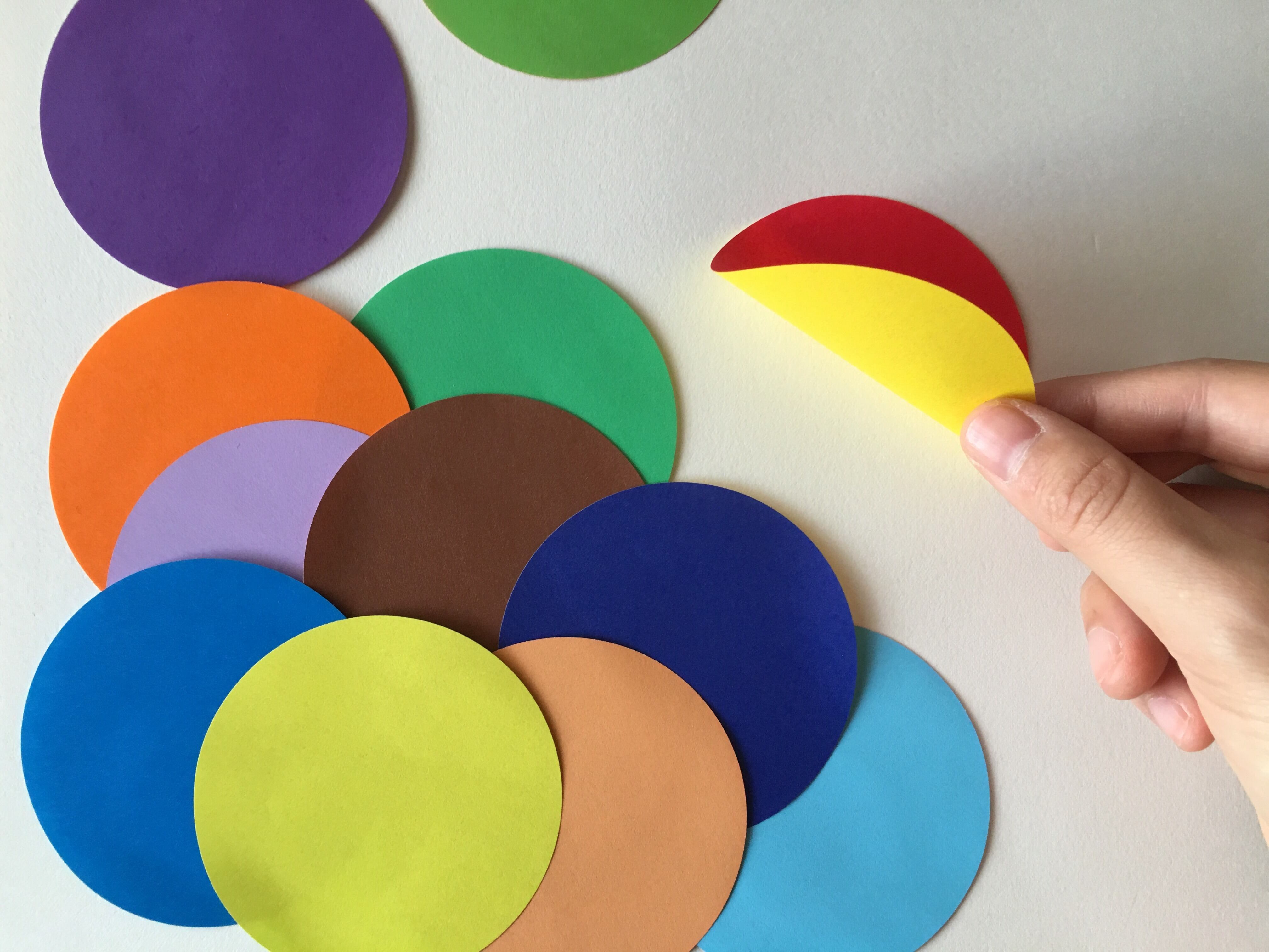 CIRCLE SHAPE COLORED PAPER