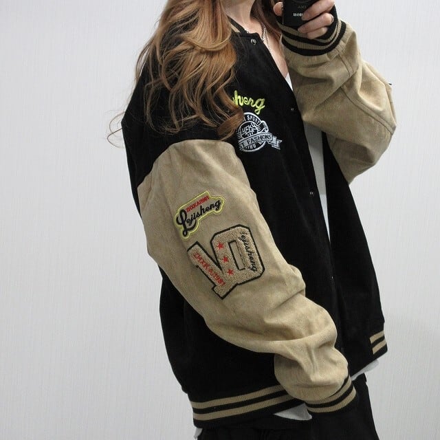 Kentのスタジアムジャック イエロー(カラシ色)とベージュ刺繍立体ロゴとバック ONCILY（オンシェリー）の「CHENILLE EMBLEM STADIUM JACKET / サガラ