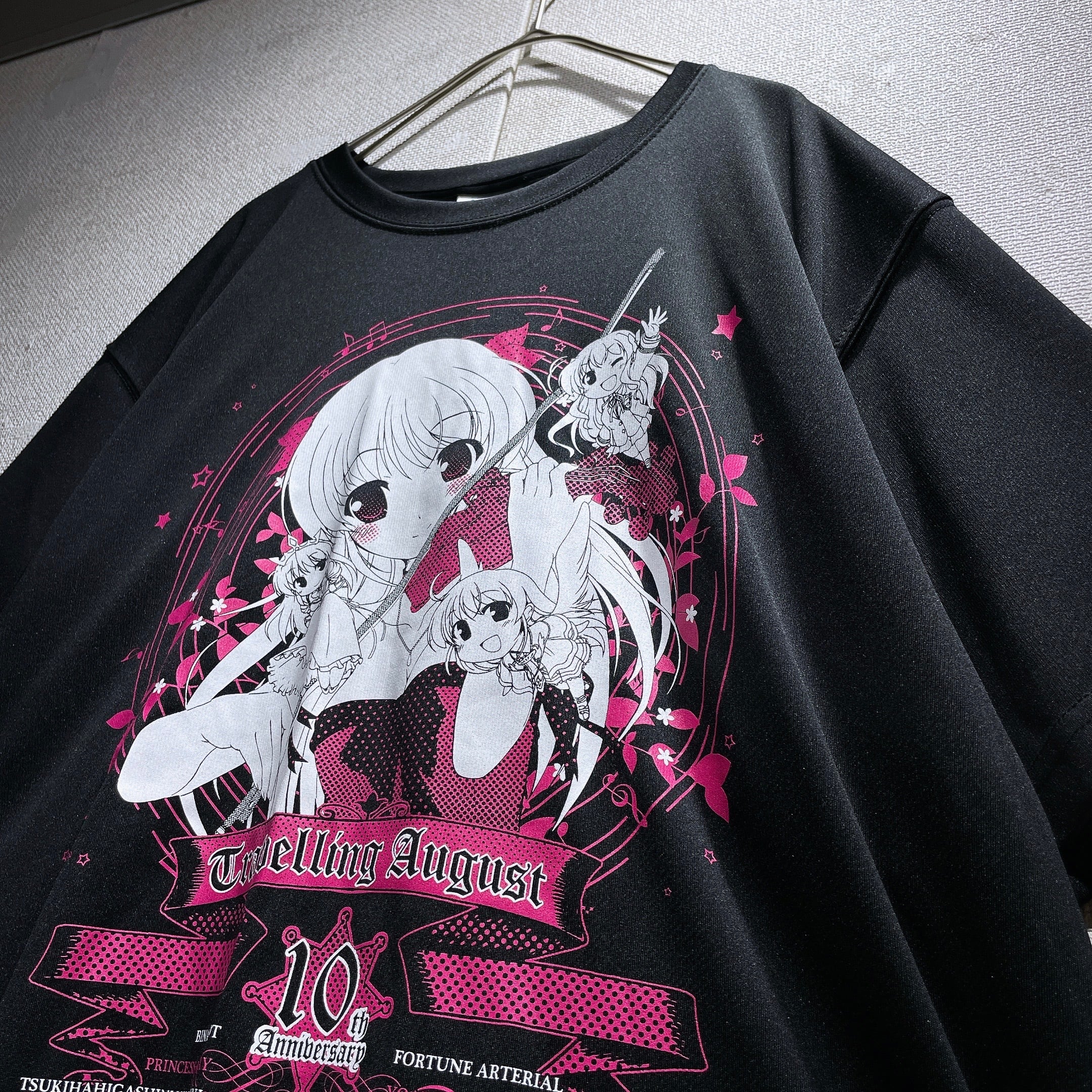” Travelling August ” character printed Black SS Tee (10th Anniversary)