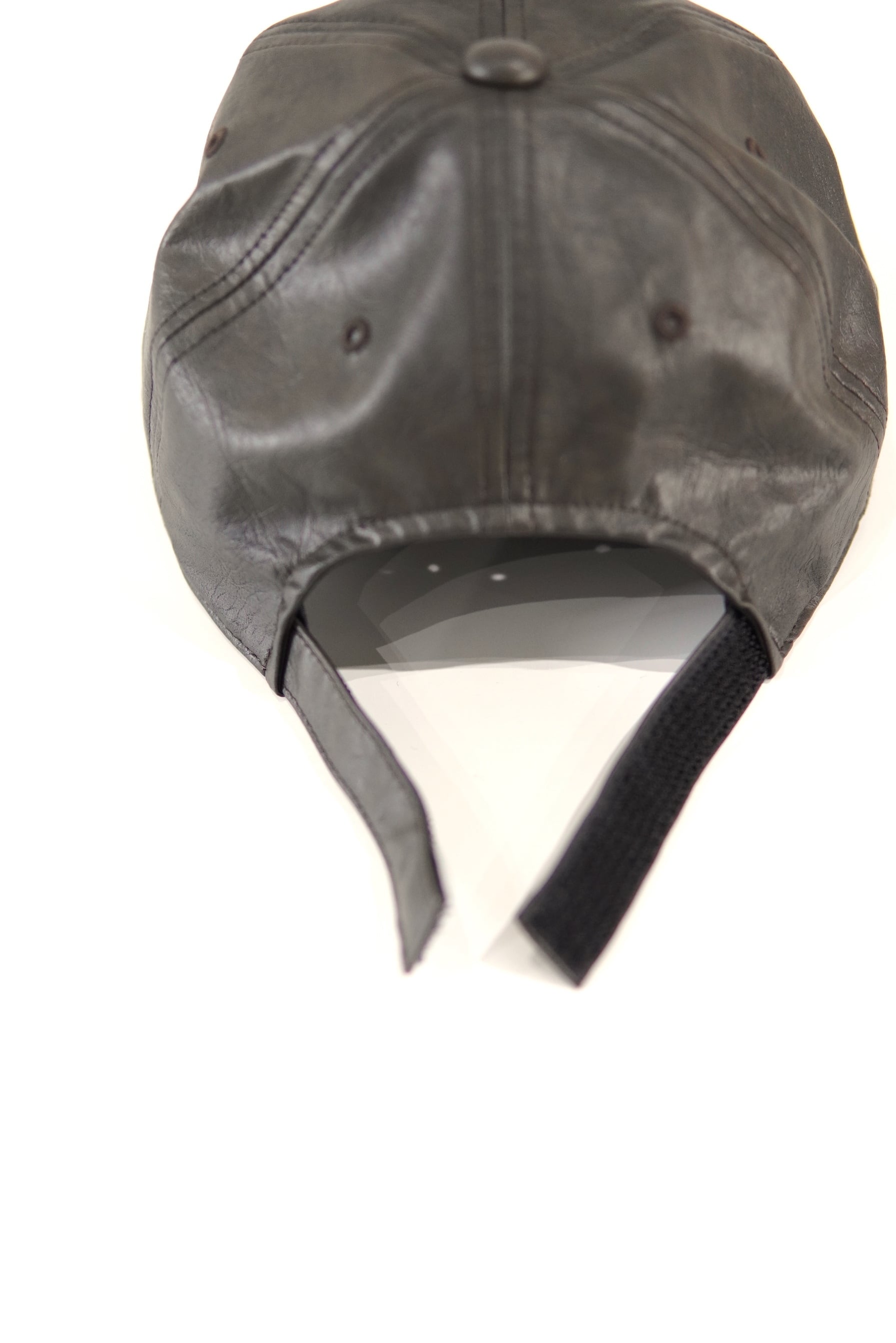 Abelia Edoward Goucha / AEG CAP IRREVERSIBLE / CHARCOAL | POETRY
