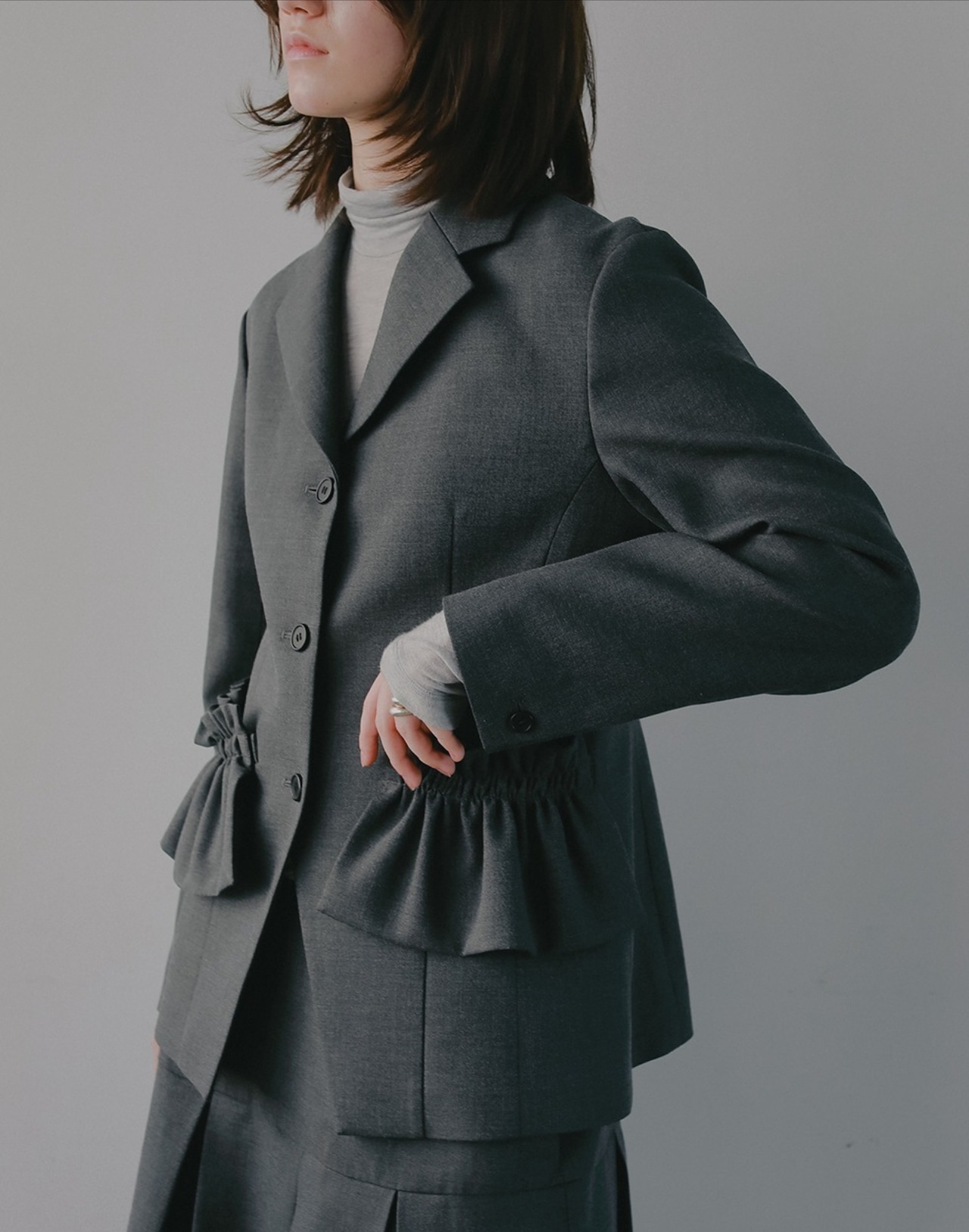 MANOF RUFFLE POCKET JACKET 2色展開