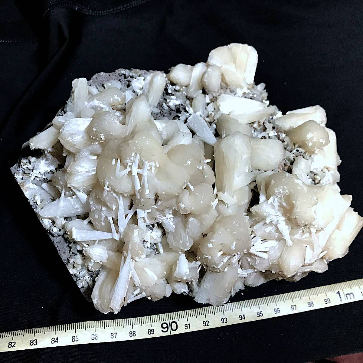 約1.5kg、束沸石の超大型クラスター（中国産鉱物標本） | PAY ID