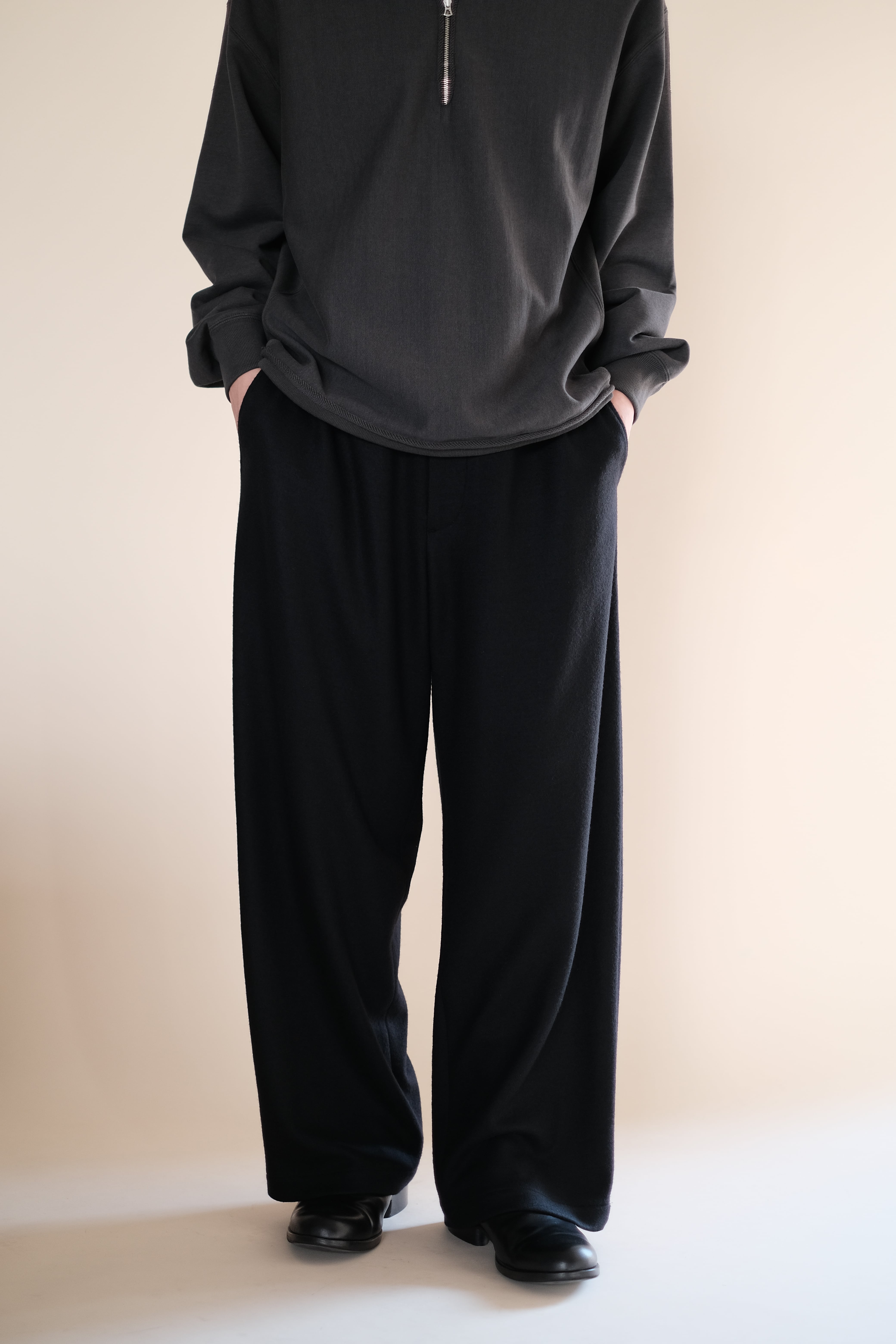 Graphpaper / Wool Smooth Flannel Easy Wide Pants | LIVING