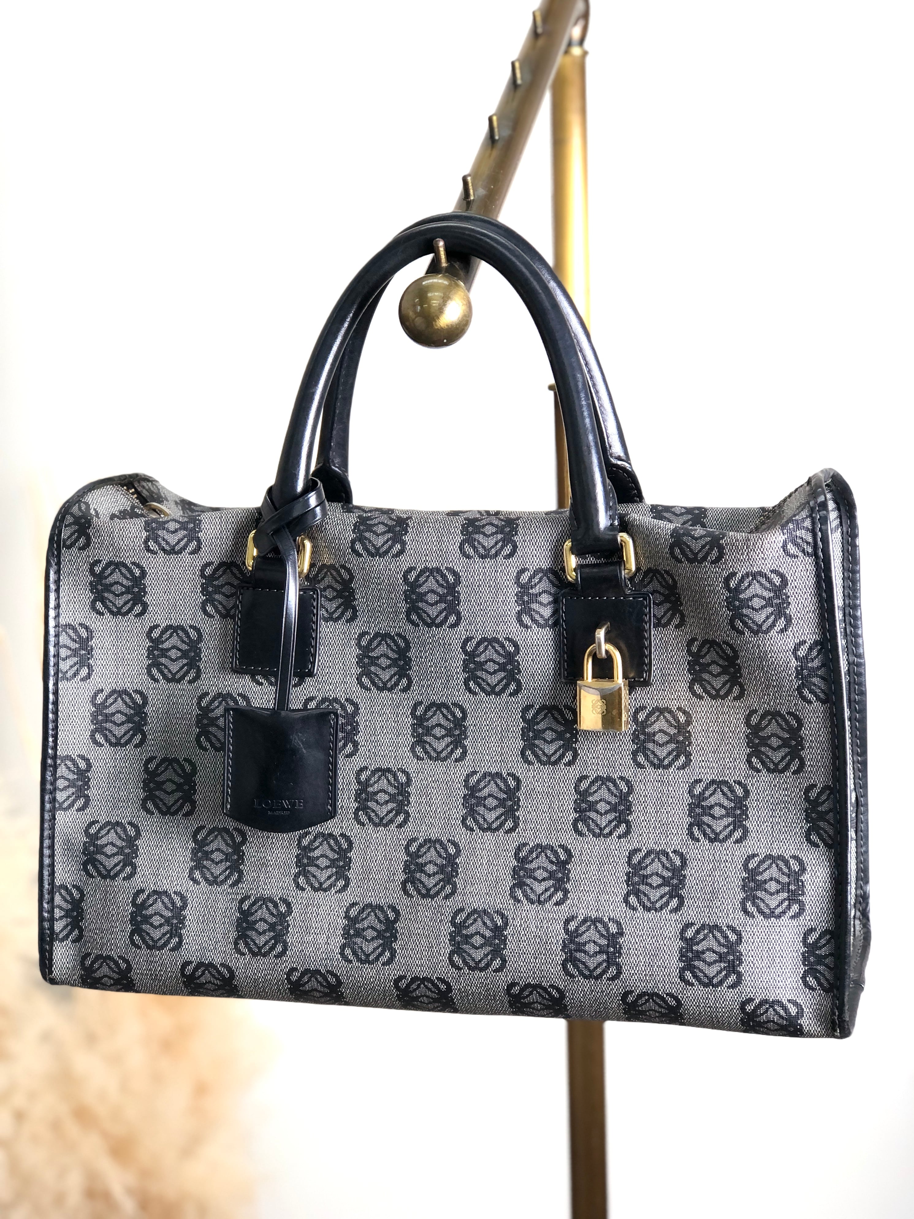LOEWE ロエベ アナグラム ハンドバッグ ブラック PVCレザー ミニ LOEWE ロエベ アナグラム ハンドバッグ ブラック PVCレザー ミニ