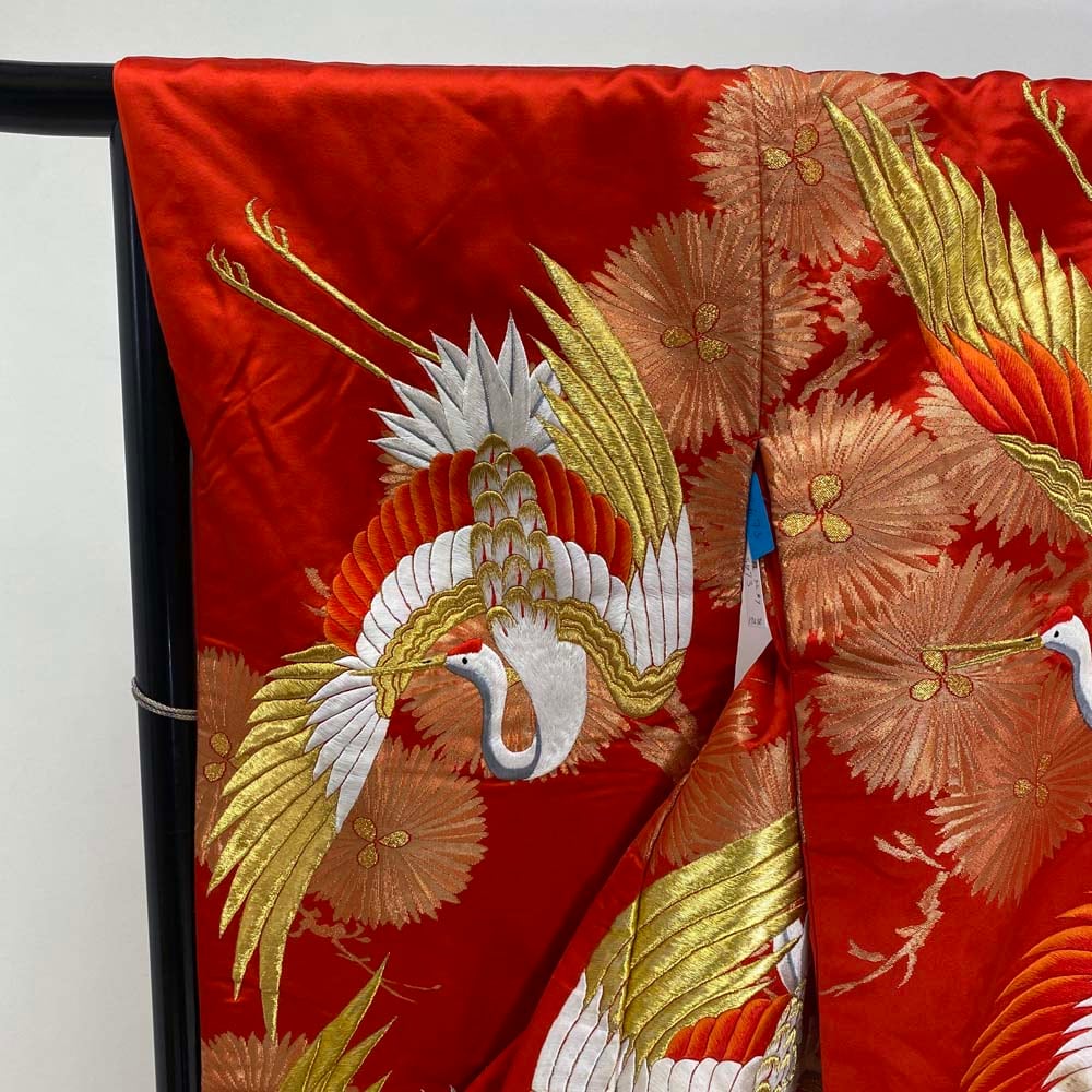 【極美品】色打掛　川島織物　鶴　朱赤系　金箔入り　金糸刺繍　フリーサイズ 名古屋で こだわりの白無垢・色打掛・引き振袖レンタル｜婚礼和装専門