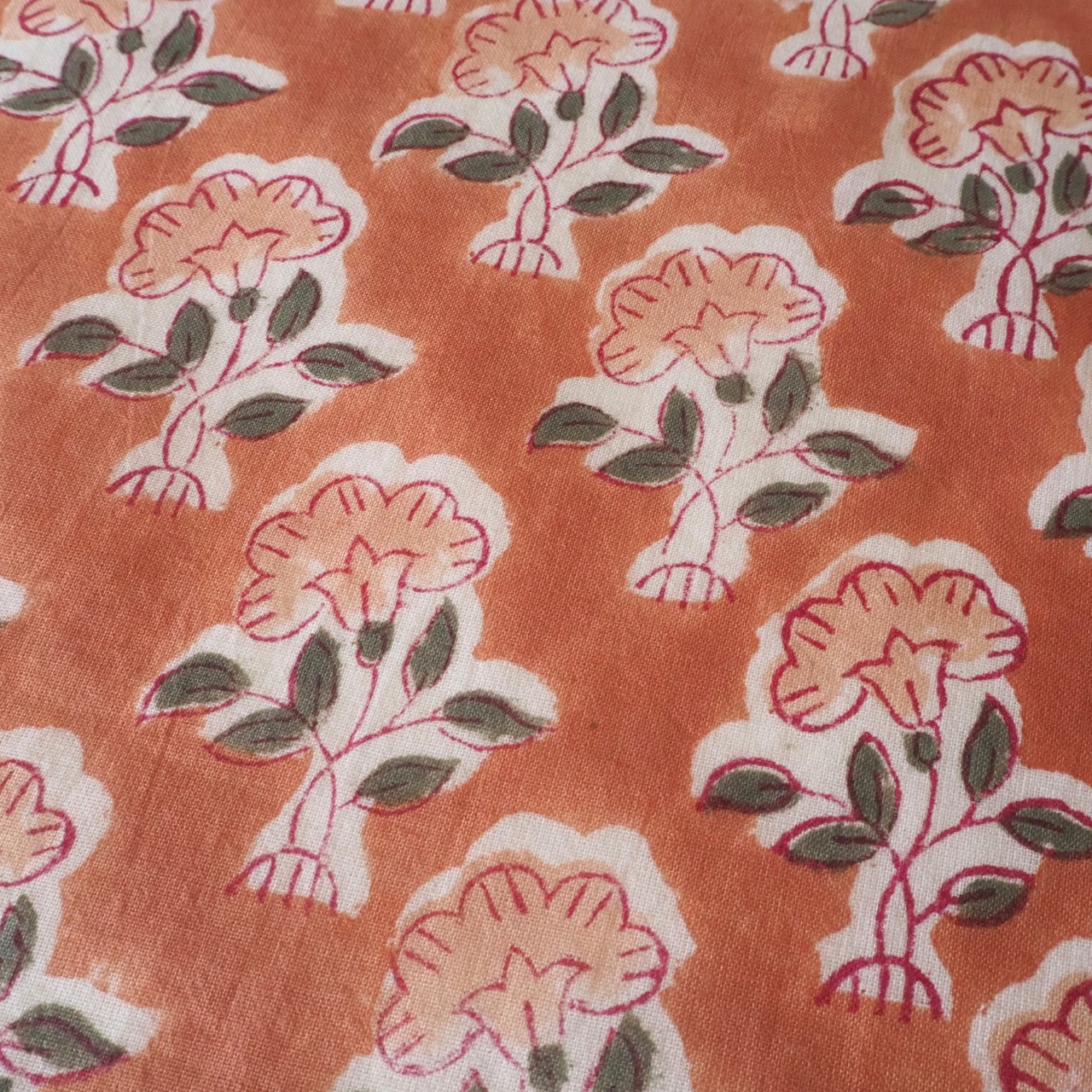 ブロックプリント生地【50cm単位】インド綿 小花柄 くすみオレンジ×カーキ #41783-OR2
