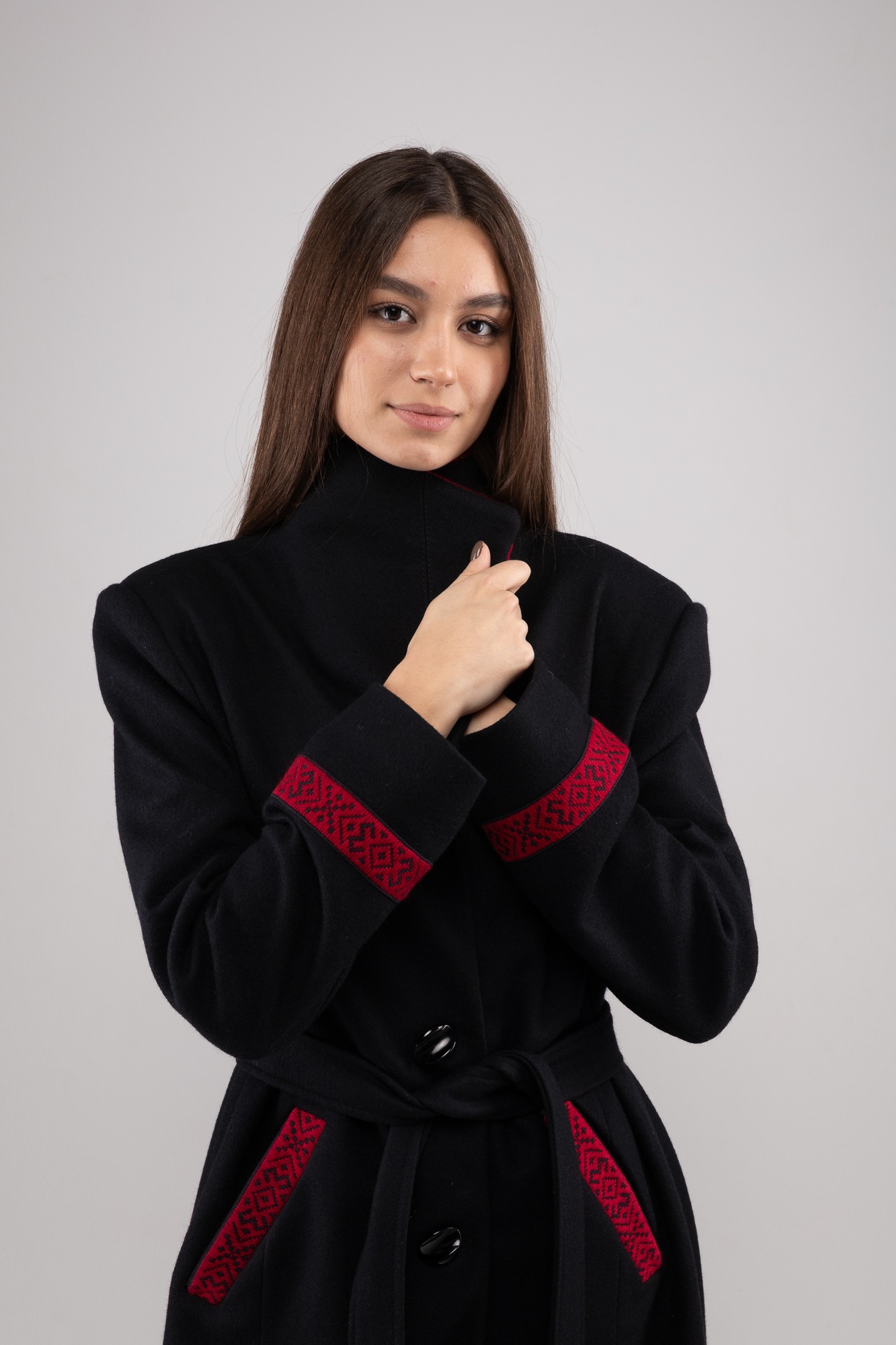 ウクライナ産プレミアムウール100%ロングコート（緋）平行縫い　手刺繍　ユニセックス - 3