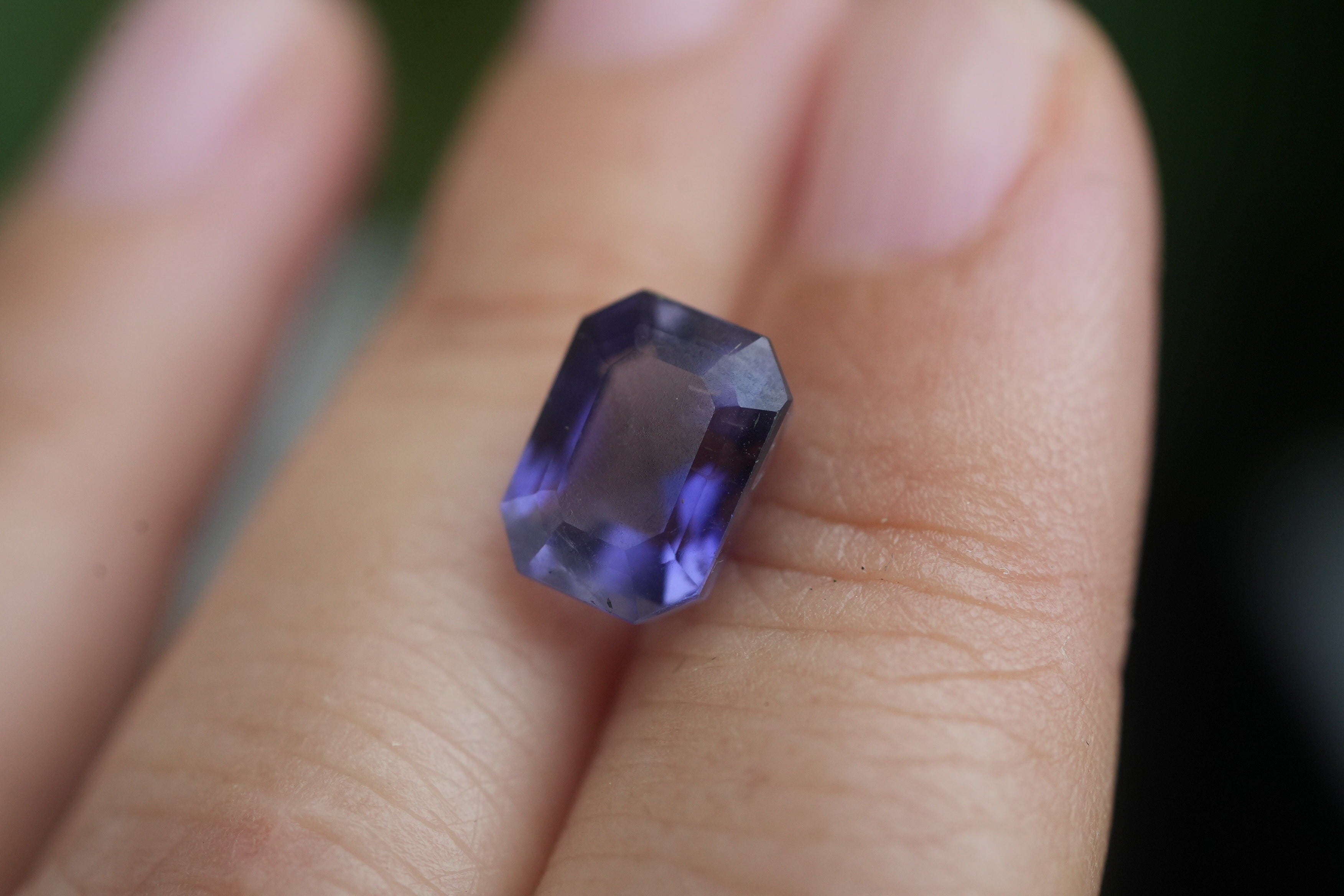 目覚めの藍色 高品質 アイオライト s1396 | Funky garuda Stone