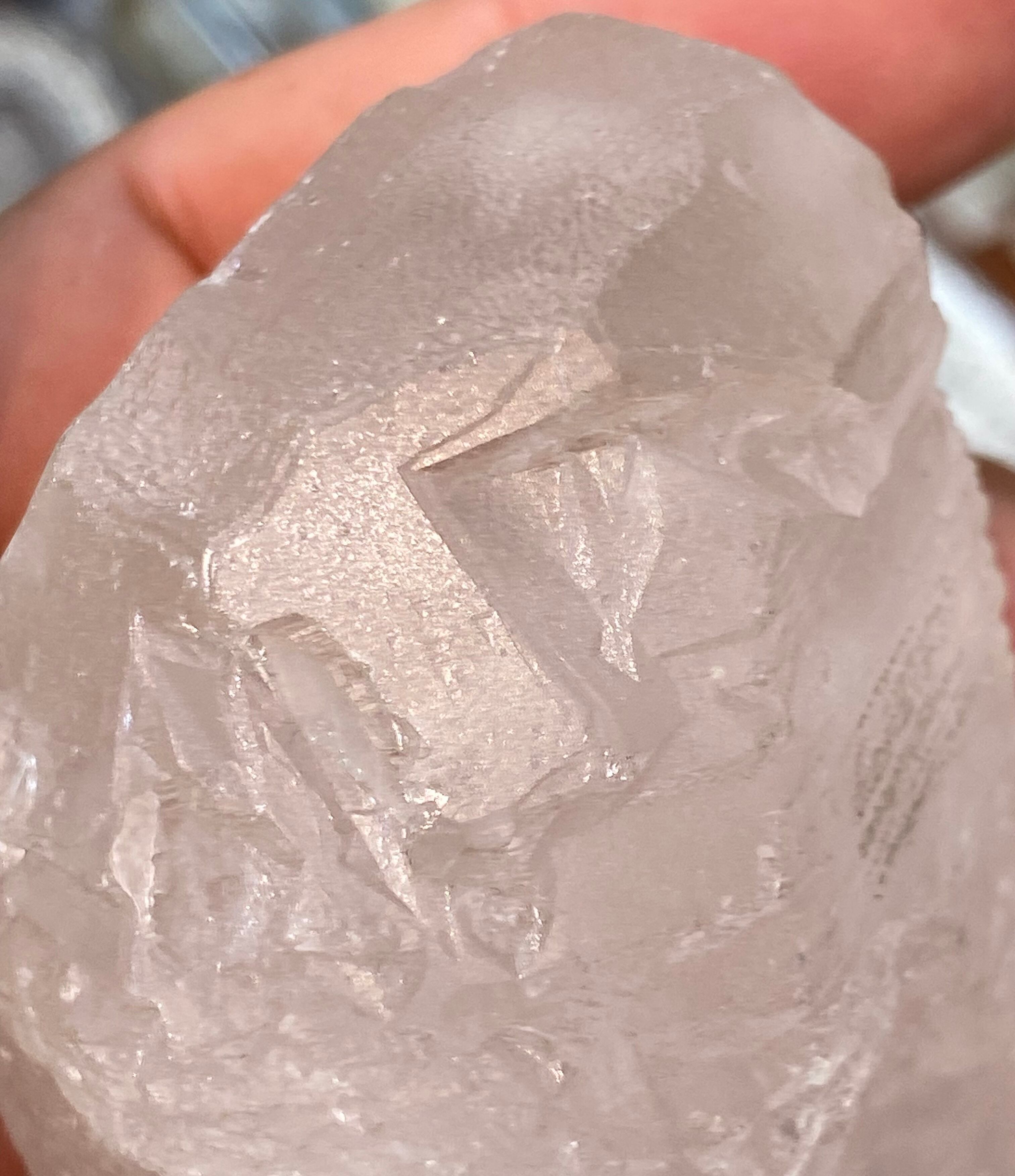 激レア！トライゴーニック付きアイスクリスタル ヒマラヤ水晶 C面 F579