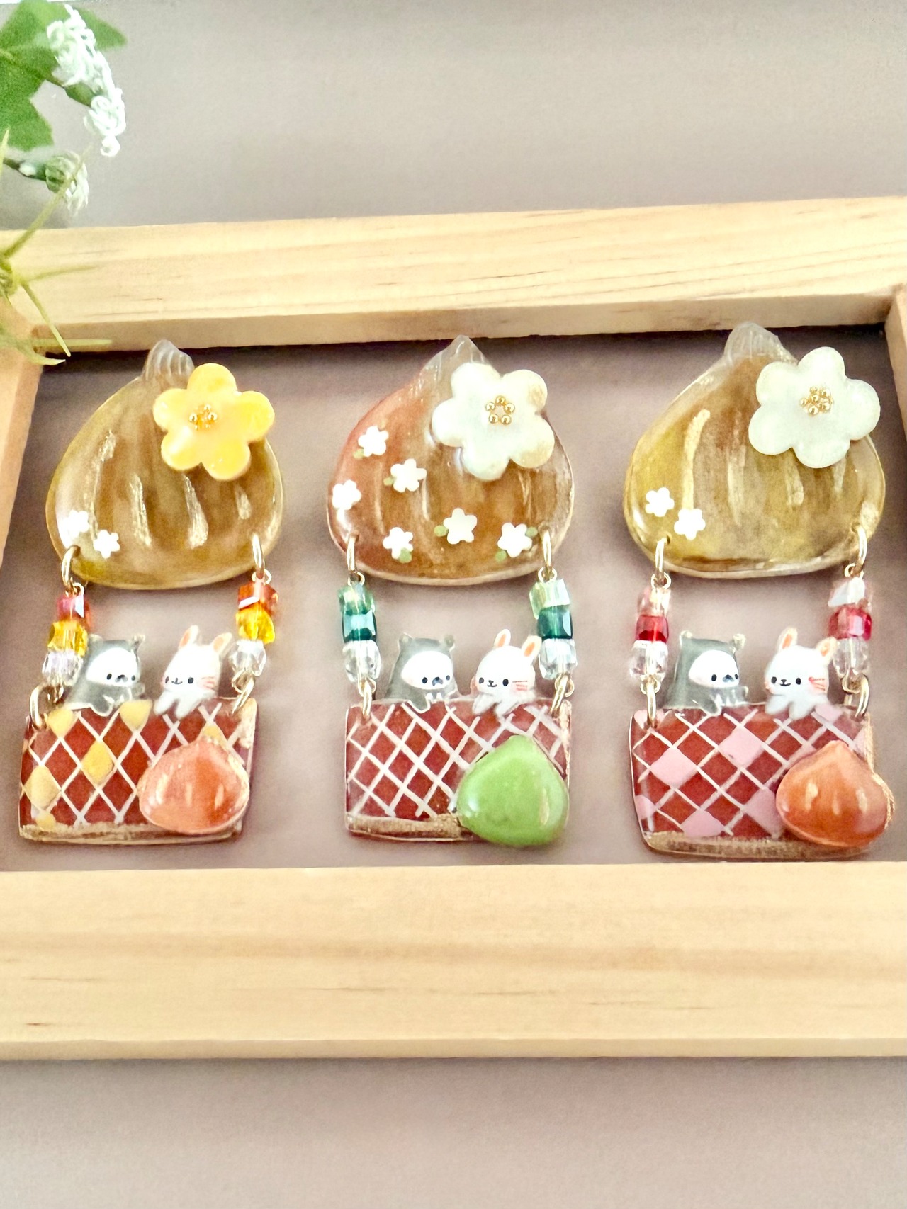 ブローチ「ゆらゆら♪うさぎちゃんの気球タマネギ号」