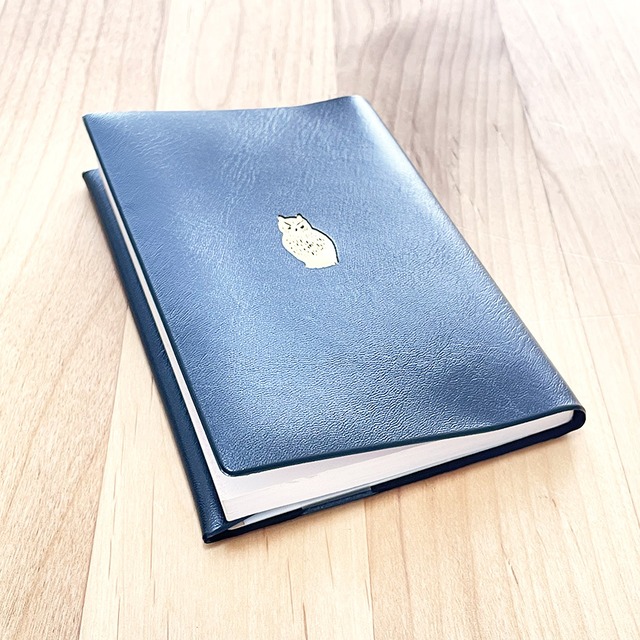 在庫限り《鳥/ふくろう》ブックカバー フクロウ ブラック ネイビー 箔押しワンポイント 文庫本に対応