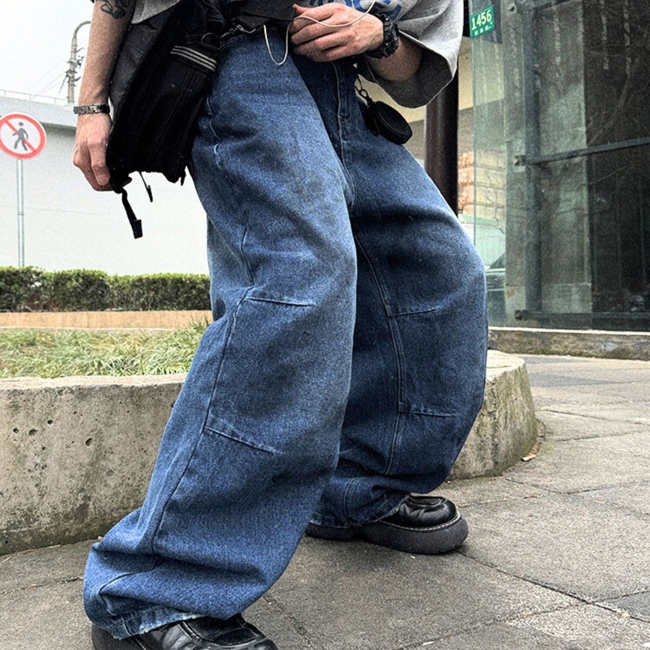 ダーティーダークブルーウォッシュドデニム　1061