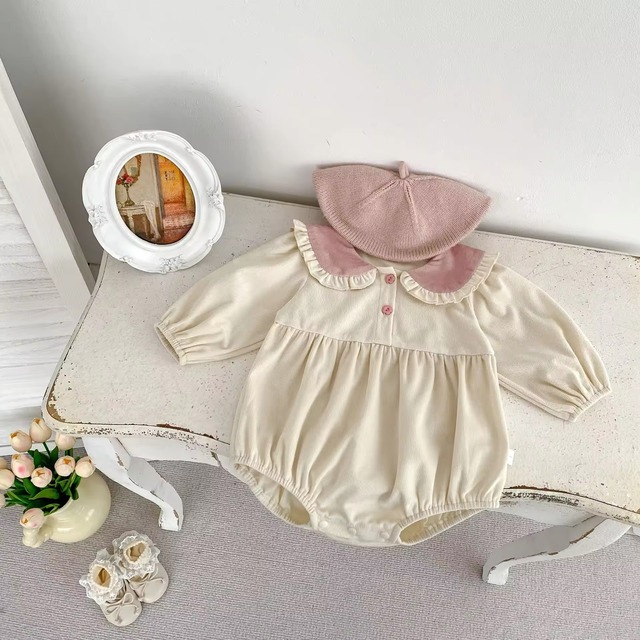 【取寄】キュートなフリルウサ耳付きのラビットロンパース