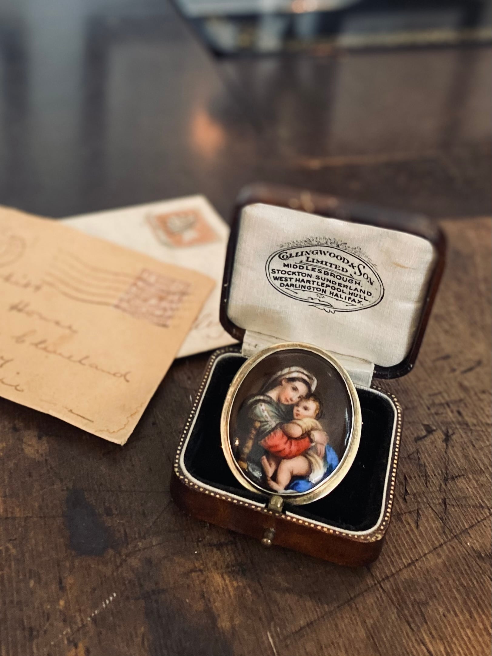 ミニアチュールブローチ