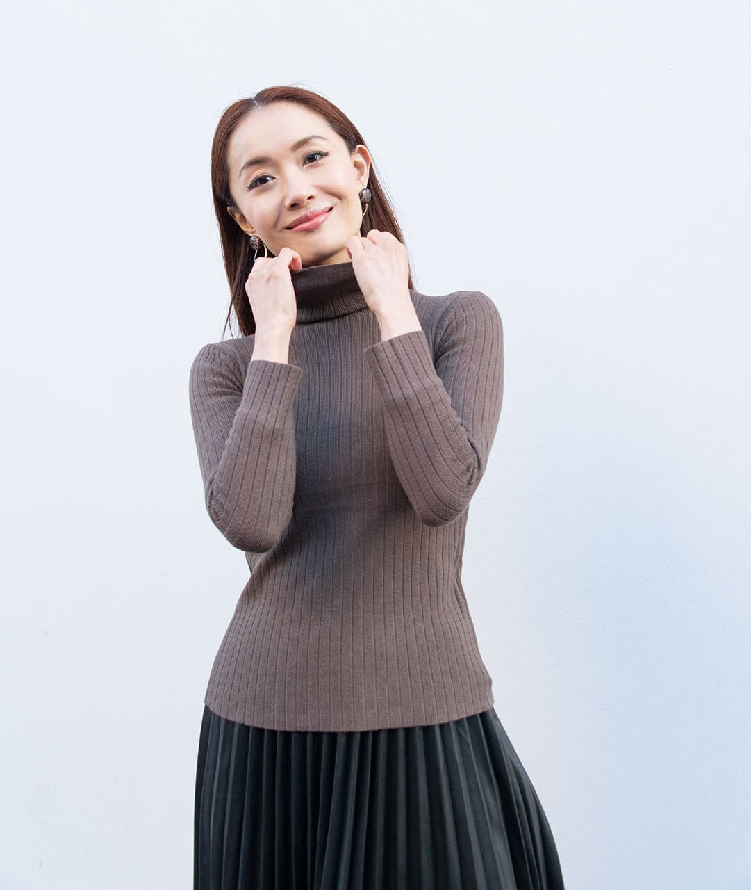 タートルネックニット_ブラウン