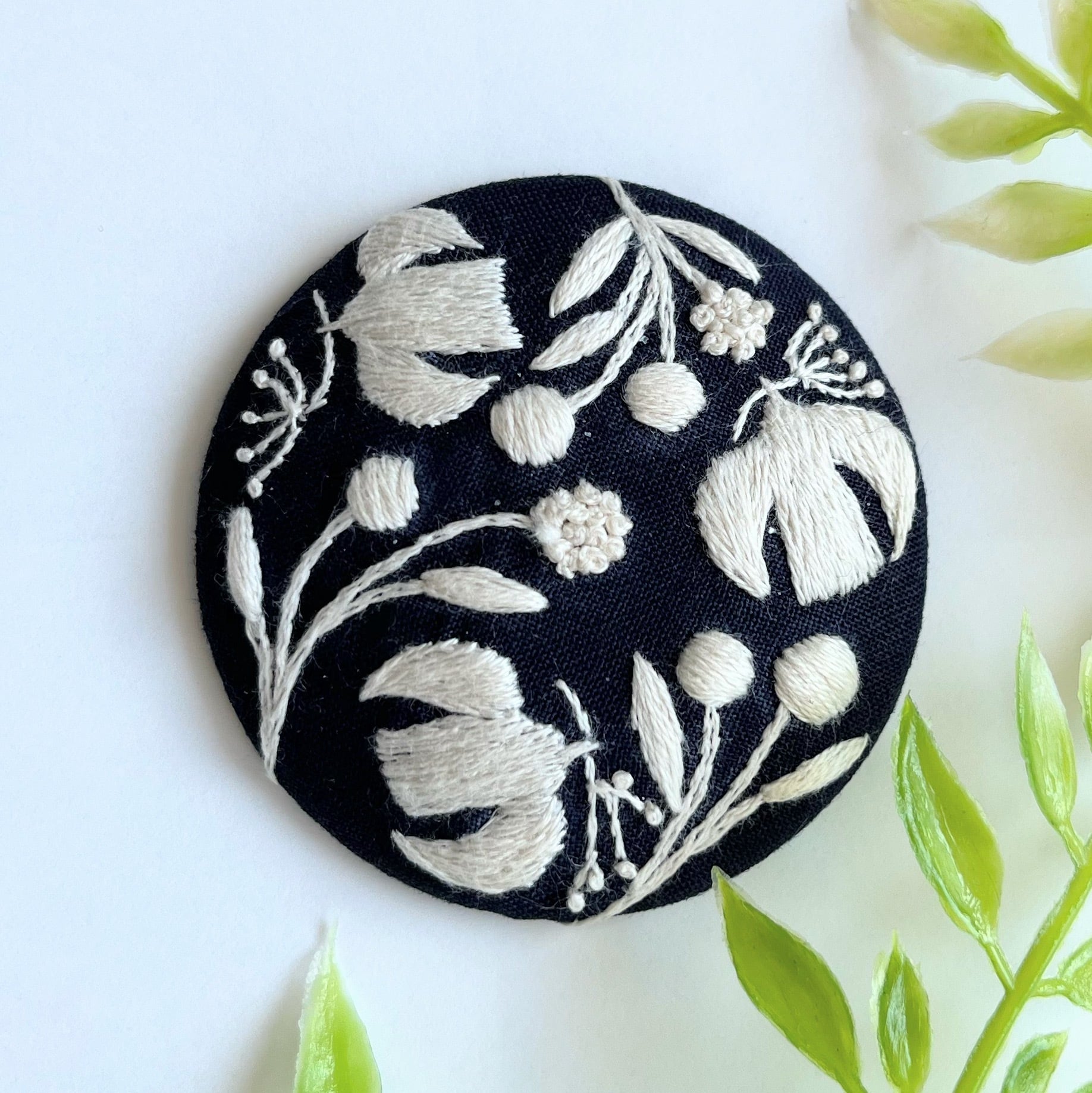 poritorie オーバルフレーム 額 植物図鑑風 紫陽花 刺繍 poritorie オーバルフレーム 額 植物図鑑風 紫陽花 刺繍 【公式通販】