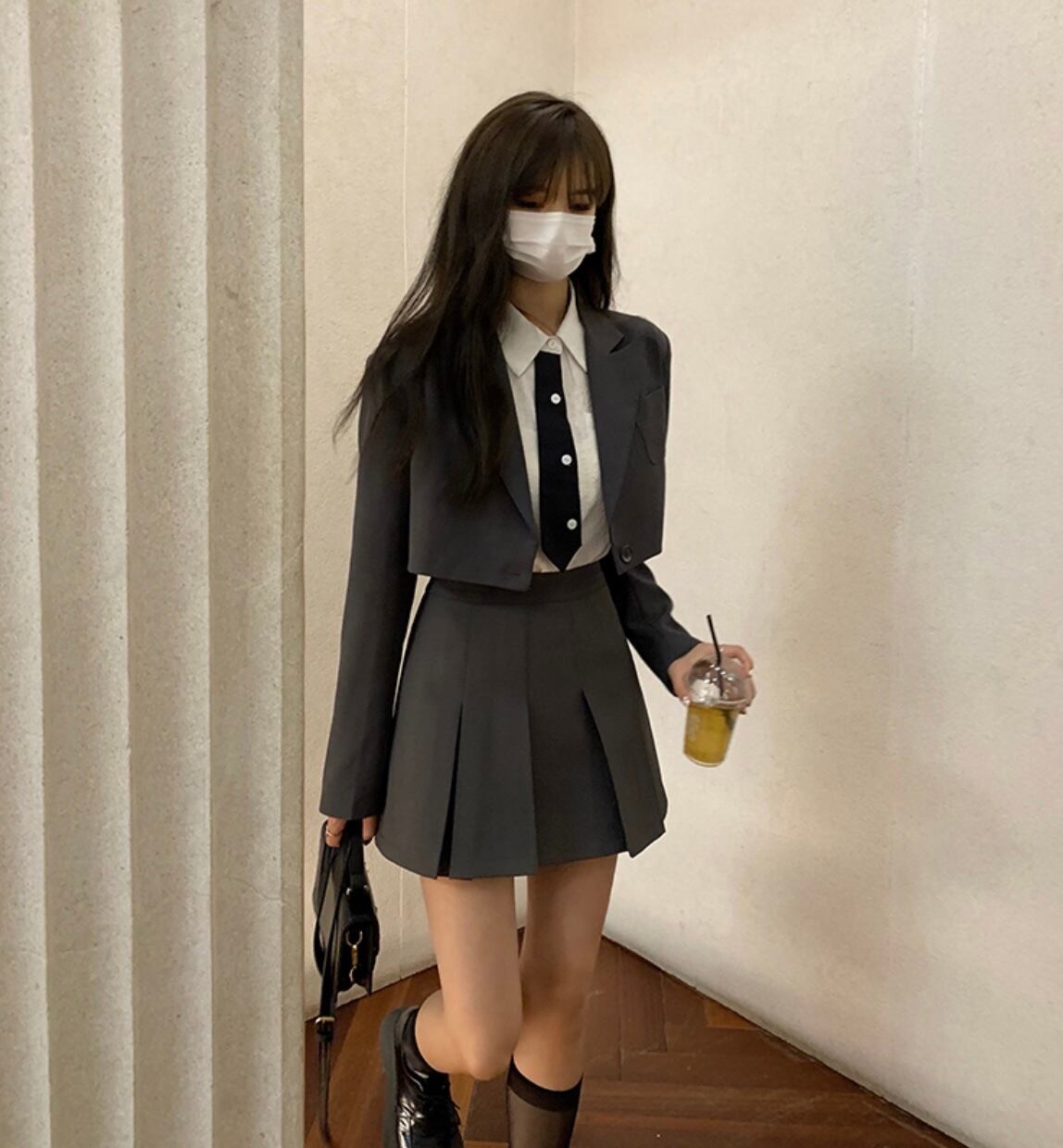 クールな上下セット スーツ スクールガール風 カジュアル ショート丈 ジャケット ミニ丈 プリーツ スカート 制服 可愛い Lamitte Deco トレンド 韓国ファッション ショップ Base店