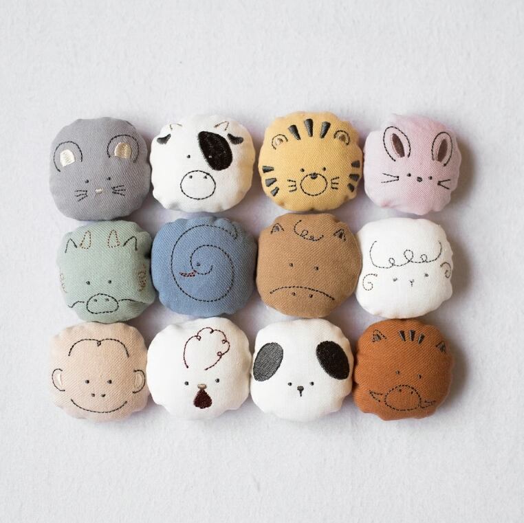 mocmof | 十二支 お手玉セット(12P+巾着）干支 箱入り 622-356616