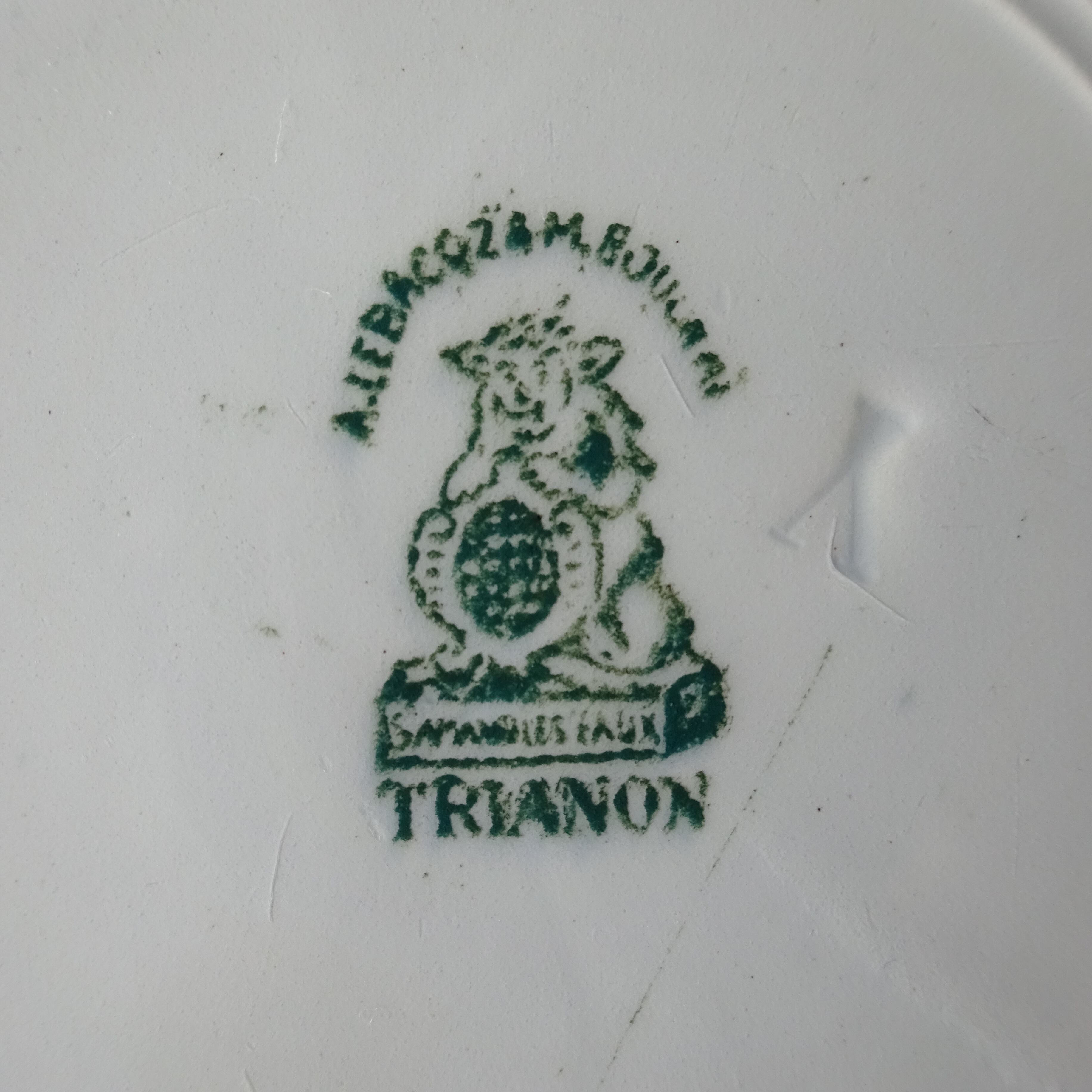 St Amand modèle《TRIANON》assiette creuse (C)