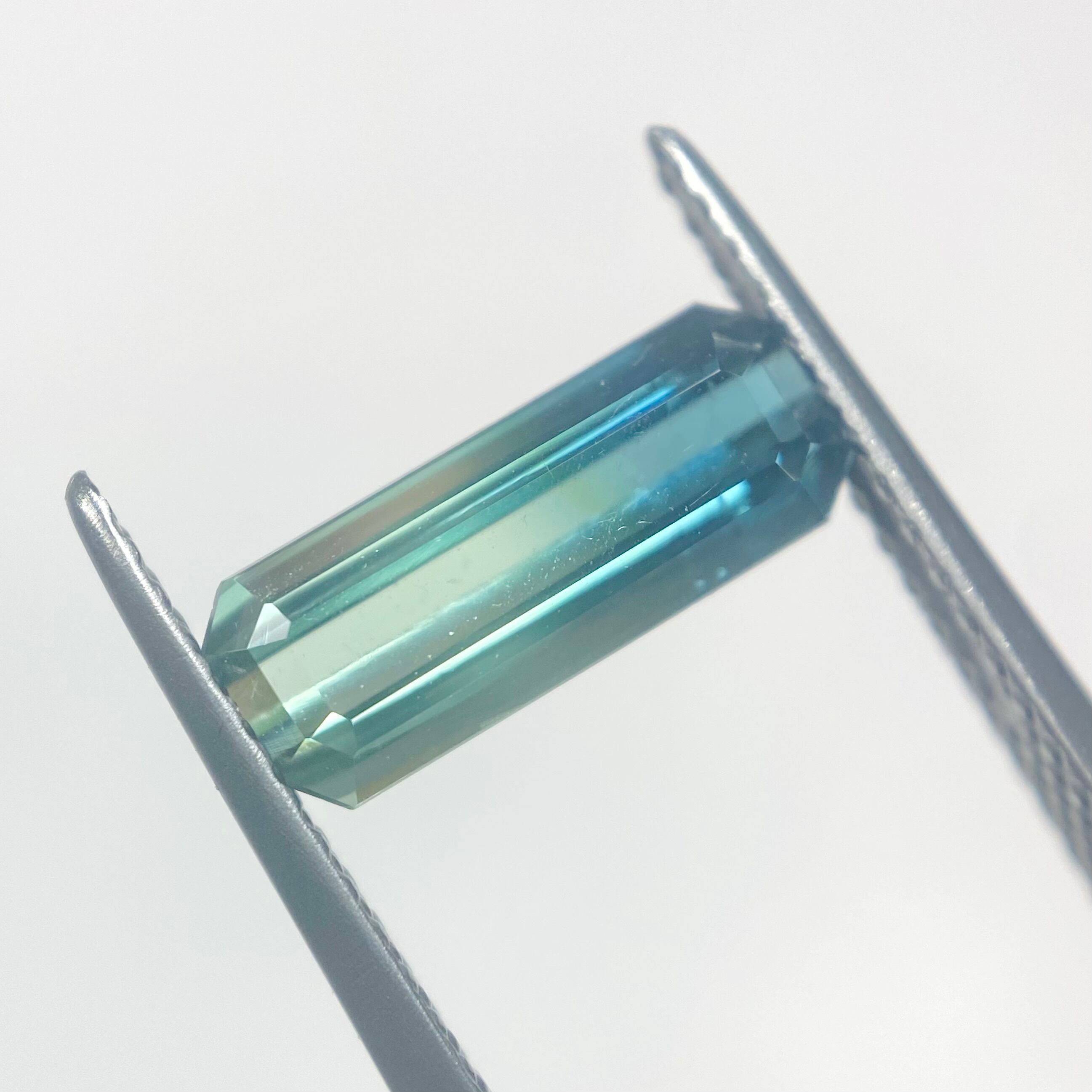 癒しカラーのバイカラートルマリン