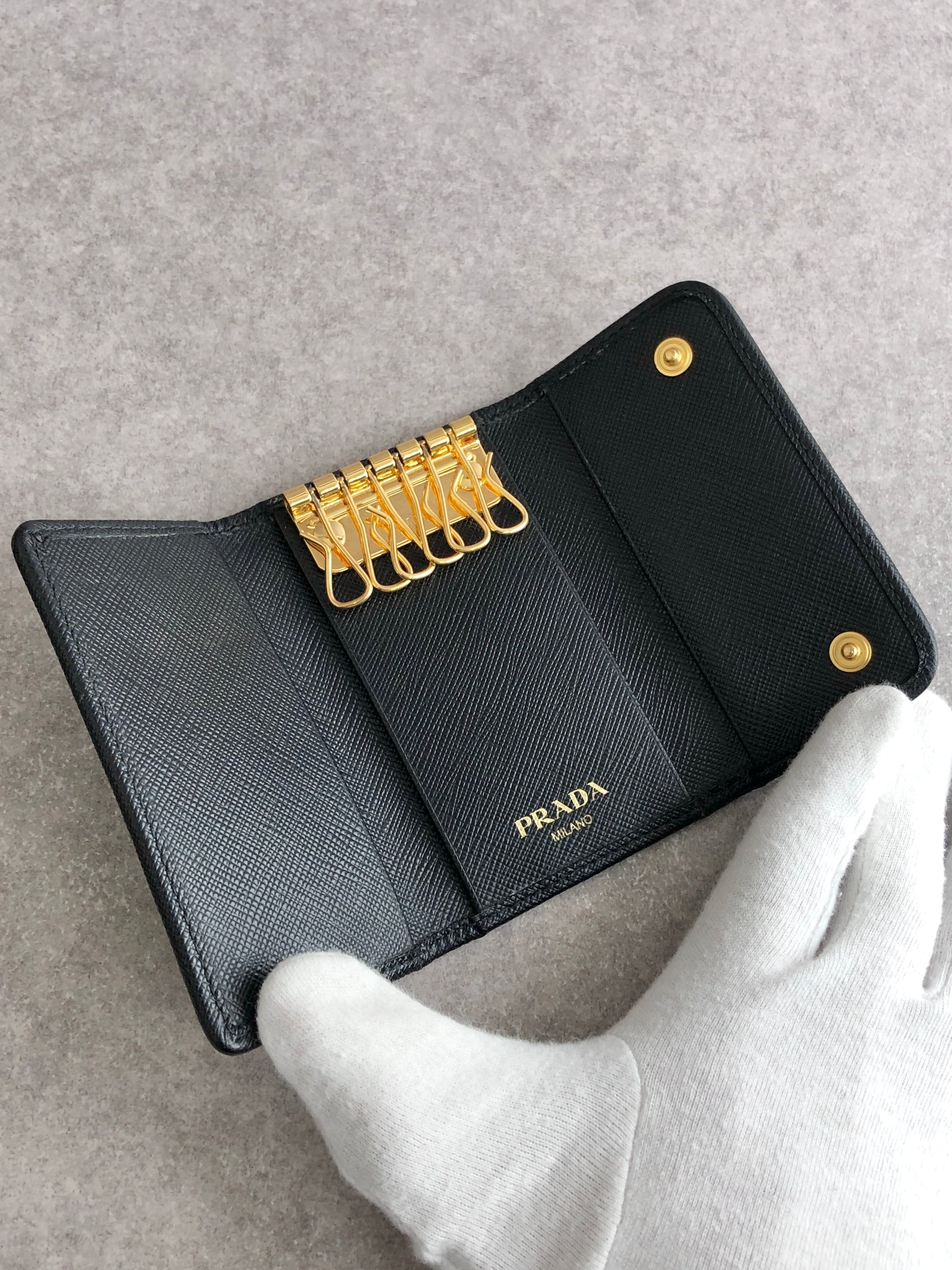 PRADA プラダ キーケース ブラック トライアングルロゴ レザー 6連