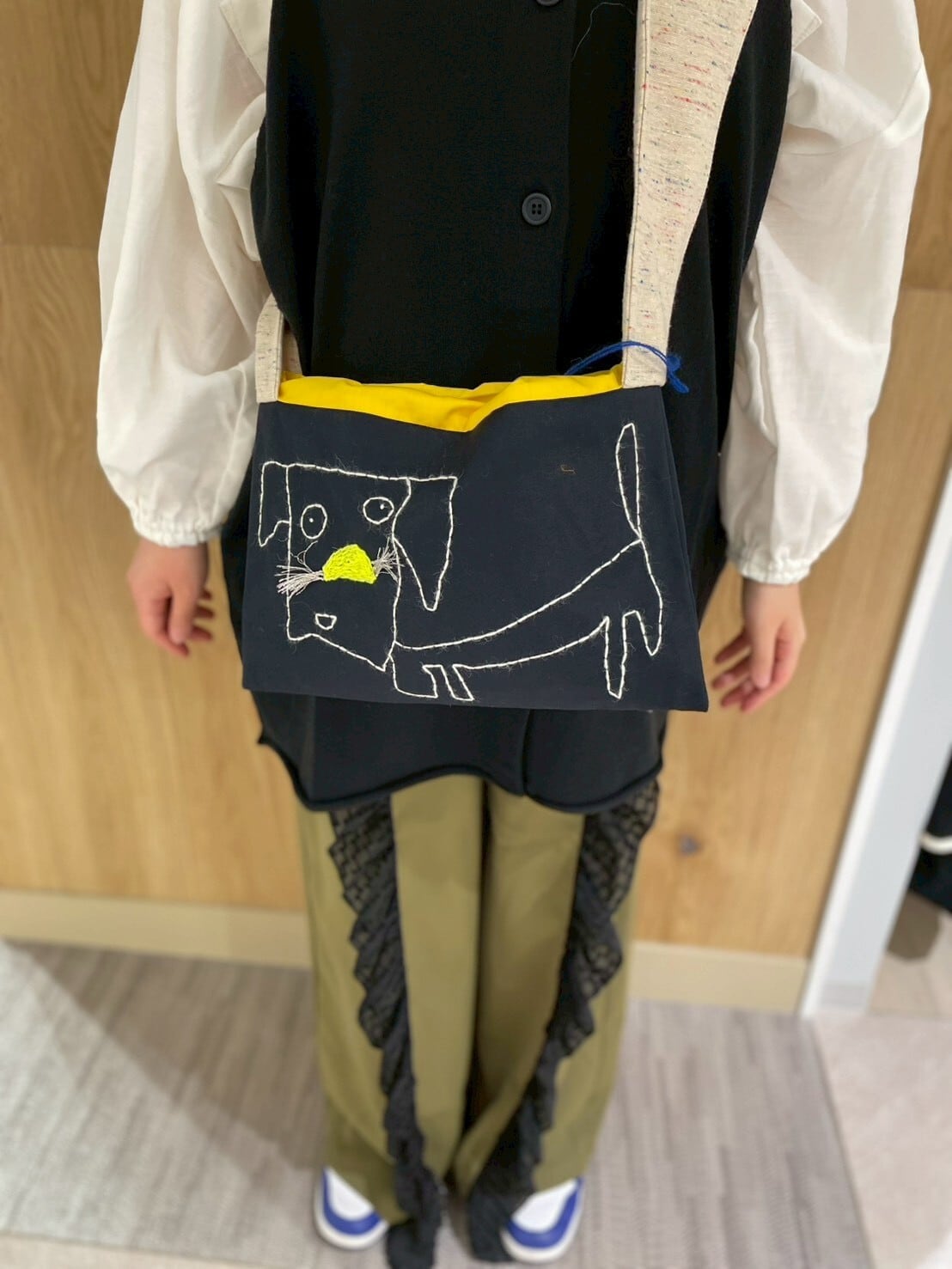 カナダ製 mariclaro 80s メルセデスベンツ レザー ショルダーバッグ mariclaro DESIGNS 80s メルセデス ベンツ サステナブル レザー