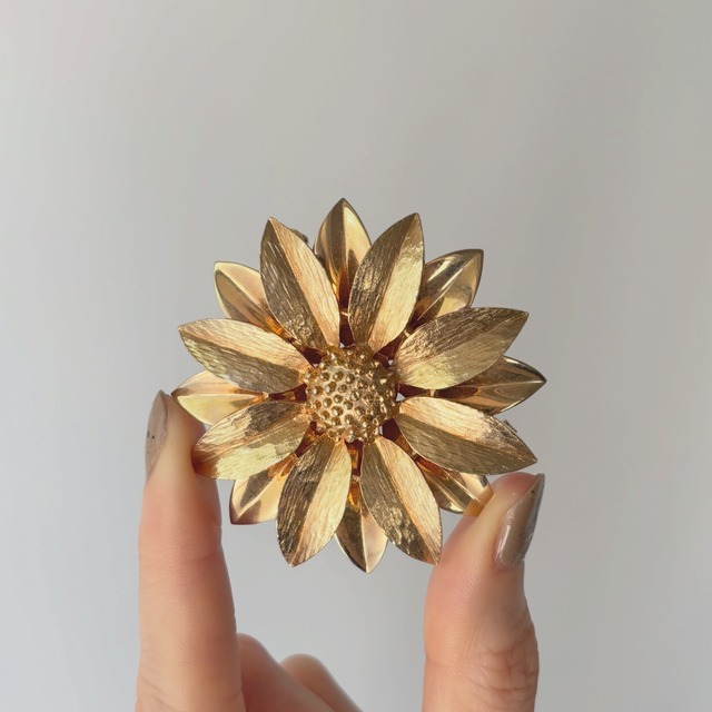 Sarah Coventry  Satin Petalsブローチ