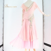 社交ダンス 衣装 スタンダードドレス ワンピース ドレス スタンダード ピンク フロート レース デモ 競技 ダンス パーティ 発表会 落ち感 綺麗 華やか 明るい ピンク系 柔らかい 素材 揺れる スカート シフォン 2枚重ね ふわふわ おしゃれ エレガント フェミニン フォーマル 上品 かわいい