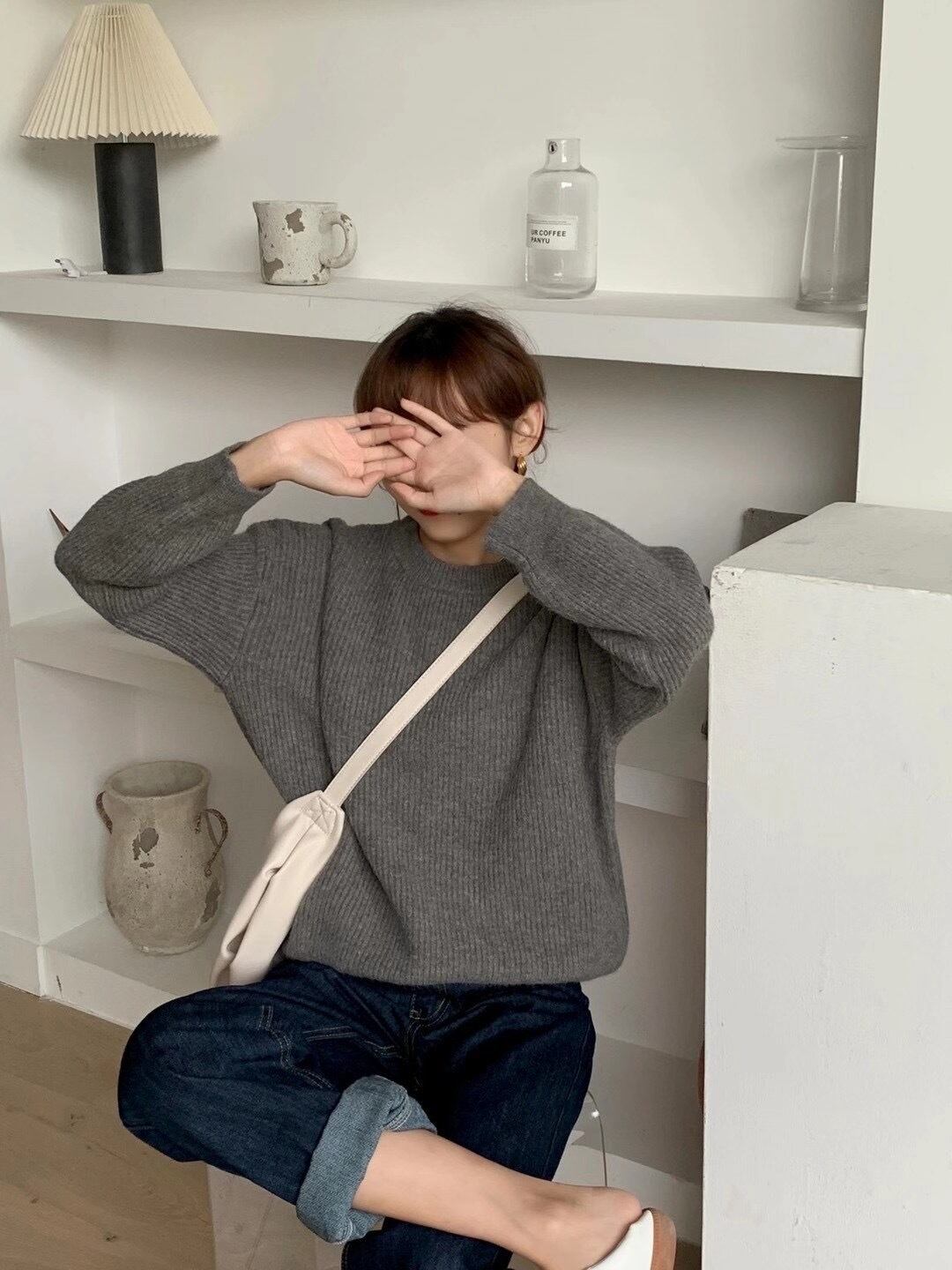 ラウンドネックリブニット