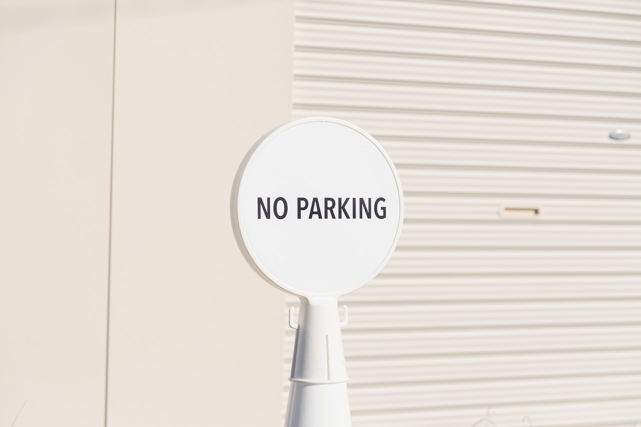 「NO PARKING(駐車禁止)」PREFAB SIGN