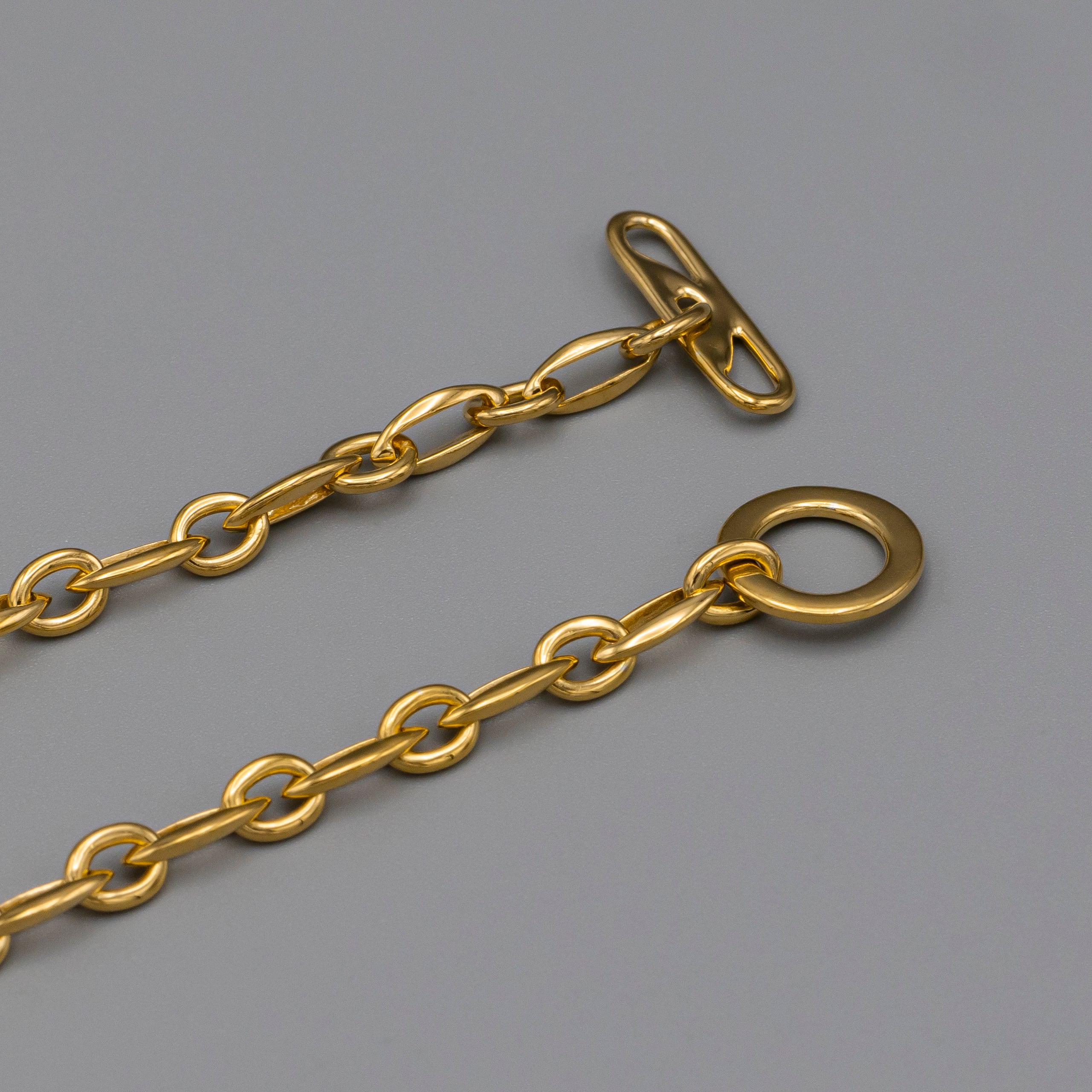 Square space necklace Gold | FLYNK