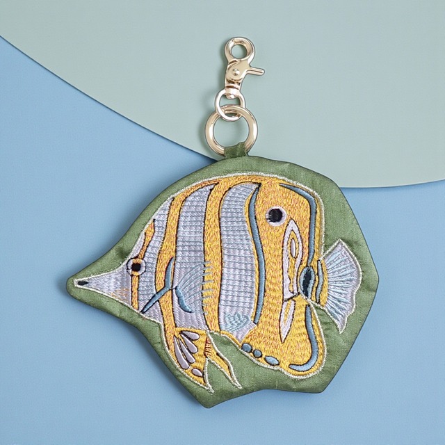 《魚/チョウチョウウオ》 キーポーチ バッグチャーム 手刺繍 artipur COTTAGE ポーチ
