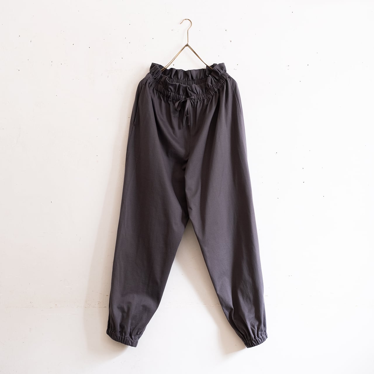 white label］smooth pants | SALUÉ