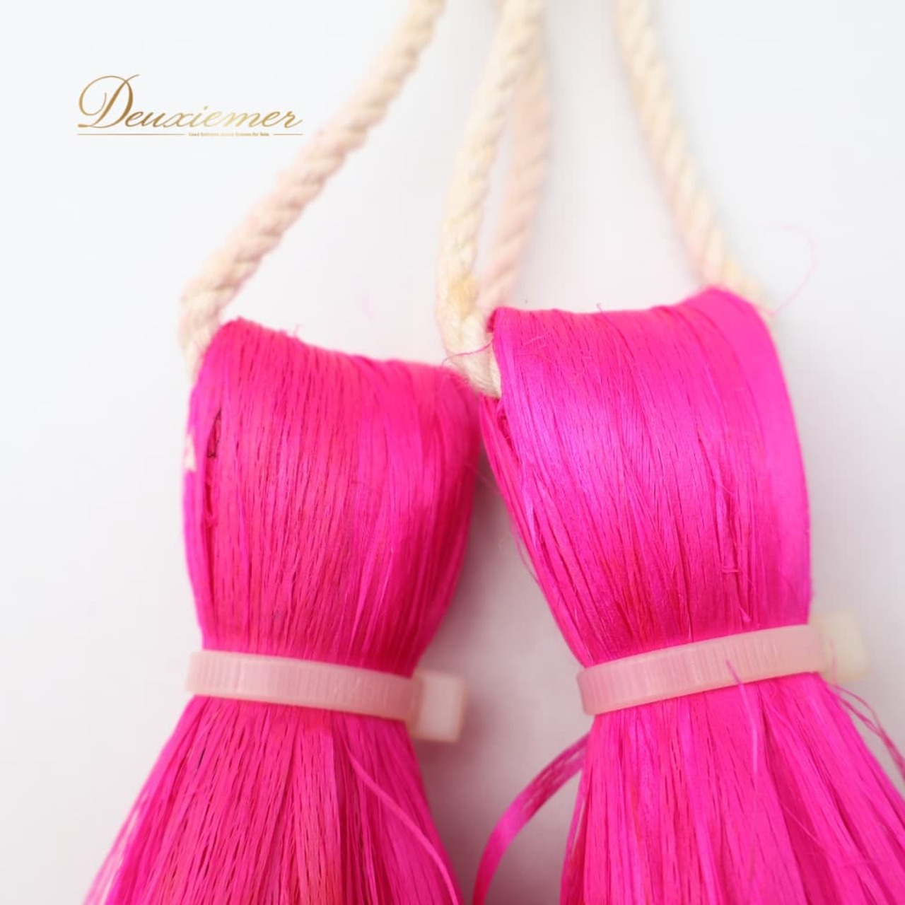 タヒチアンダンス 小物 イイ ハンドタッセル ピンク系 小道具 ペア 両手 紐 フラダンス 練習 レッスン イベント ステージ ポンポン 明るい 鮮やか 発表会 パフォーマンス モレ フラ ダンス