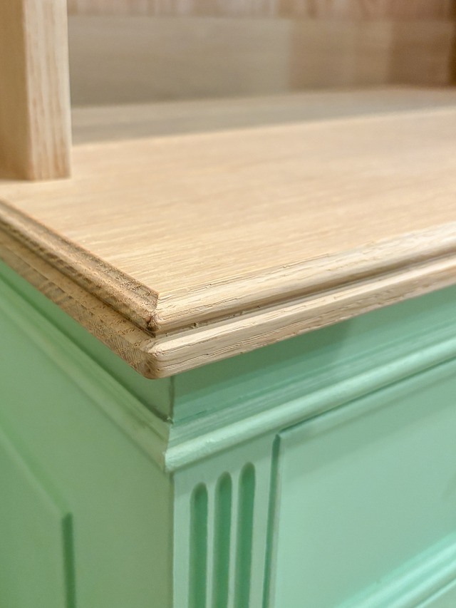 お菓子屋さん向けフランスアンティーク調ディスプレイシェルフ　（ホワイトオーク材オープンシェルフ）W1500