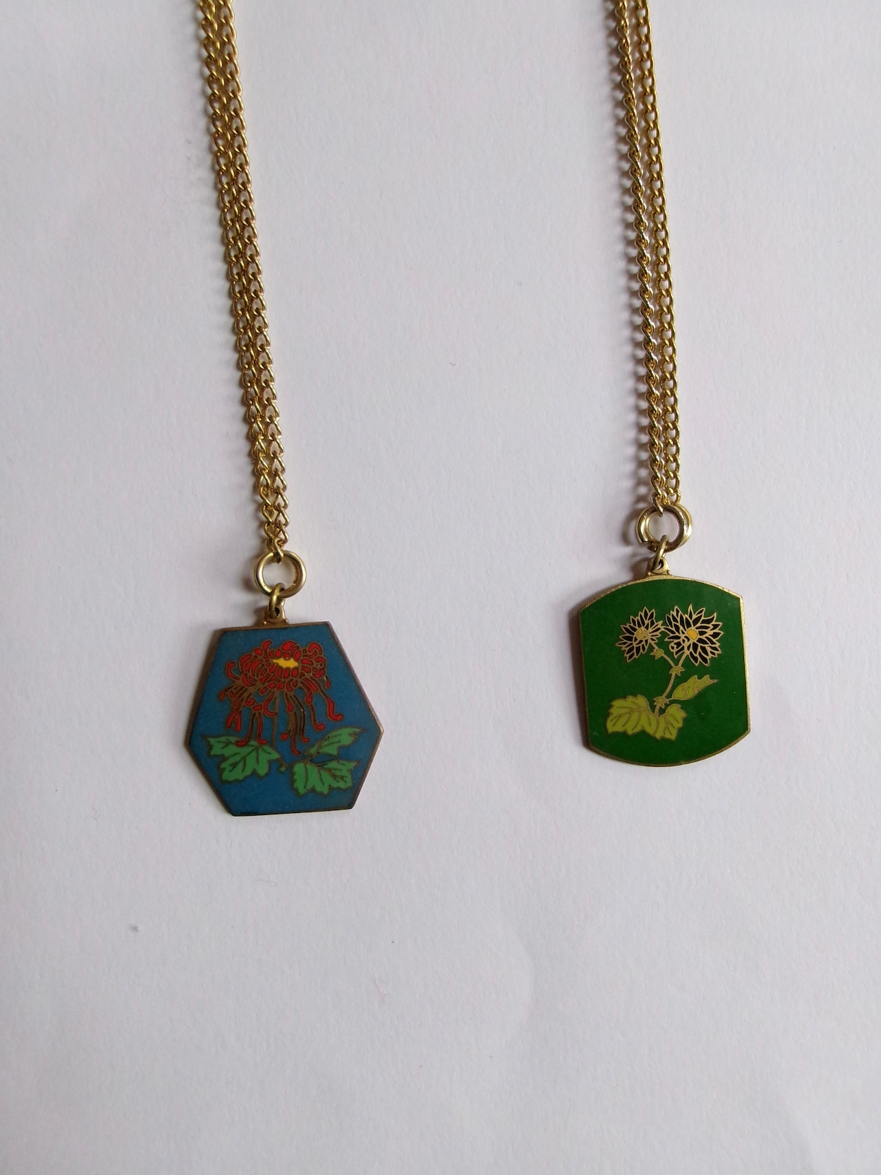 Chrysanthemum necklace