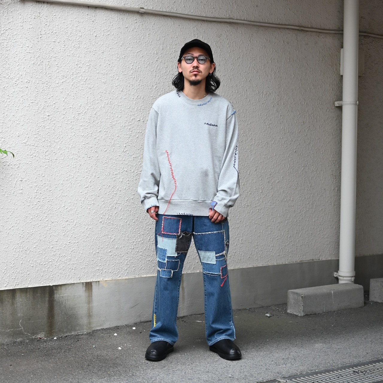 クオンサシコギャルズスウェット、デニムパンツ新作コーディネート