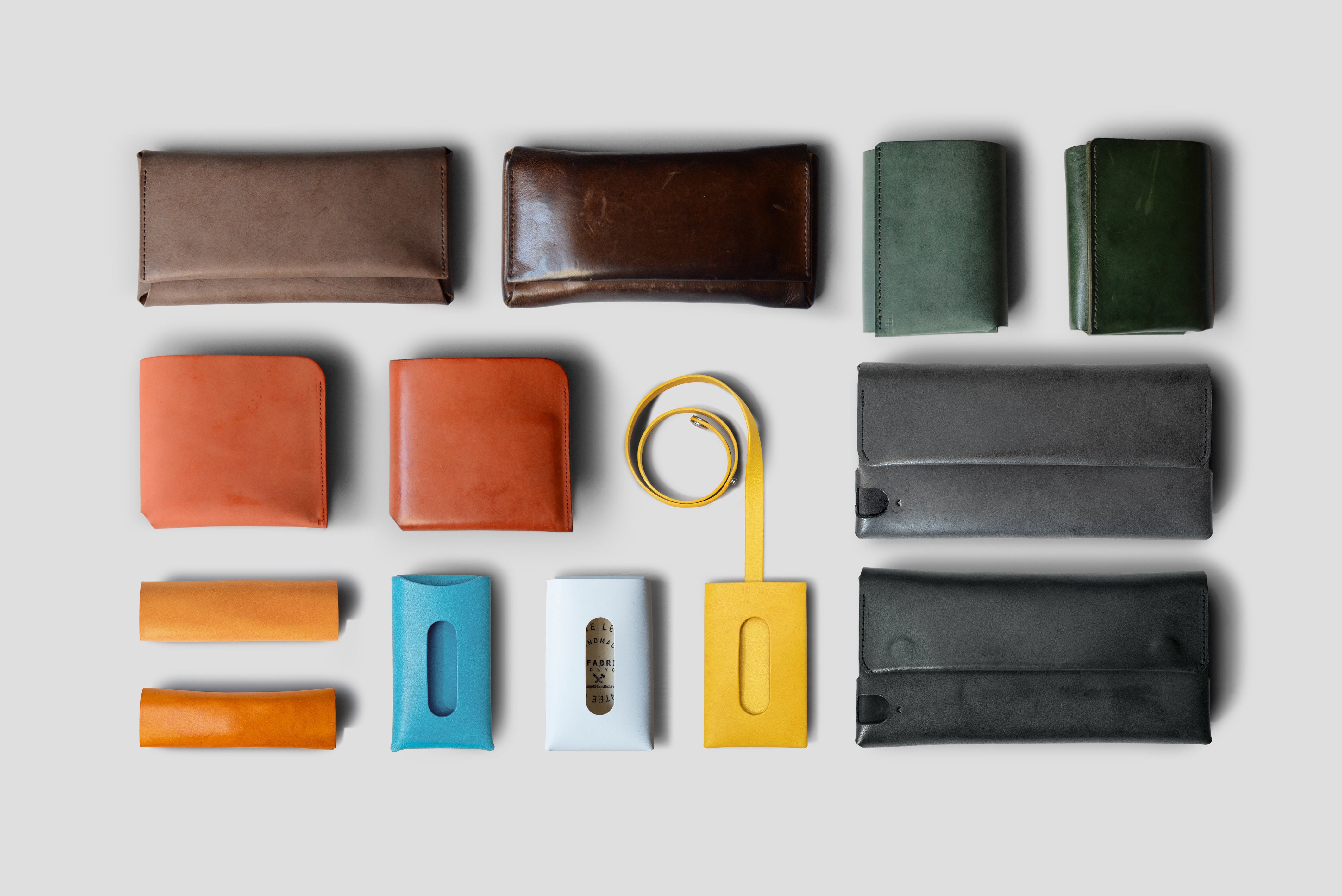 財布・ケース・小物入れ fabrik TRI-FOLD WALLET CHOCOLATE しっかり入ってコンパクトな財布 TRI-FOLD WALLET / CHOCOLATE