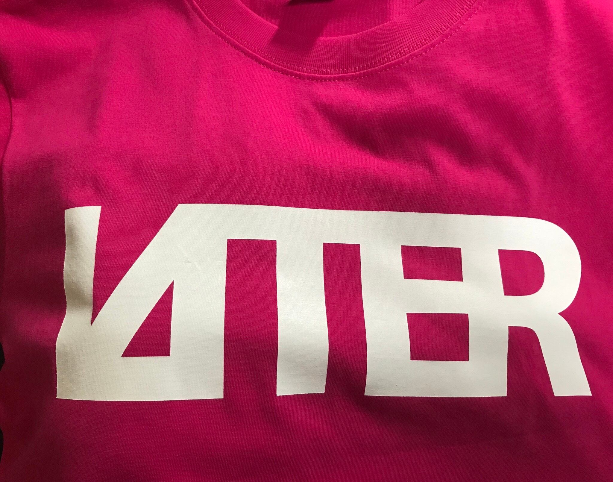 リミテッドエディションLAITER LOGO Tシャツ ショッキングピンク | laiter