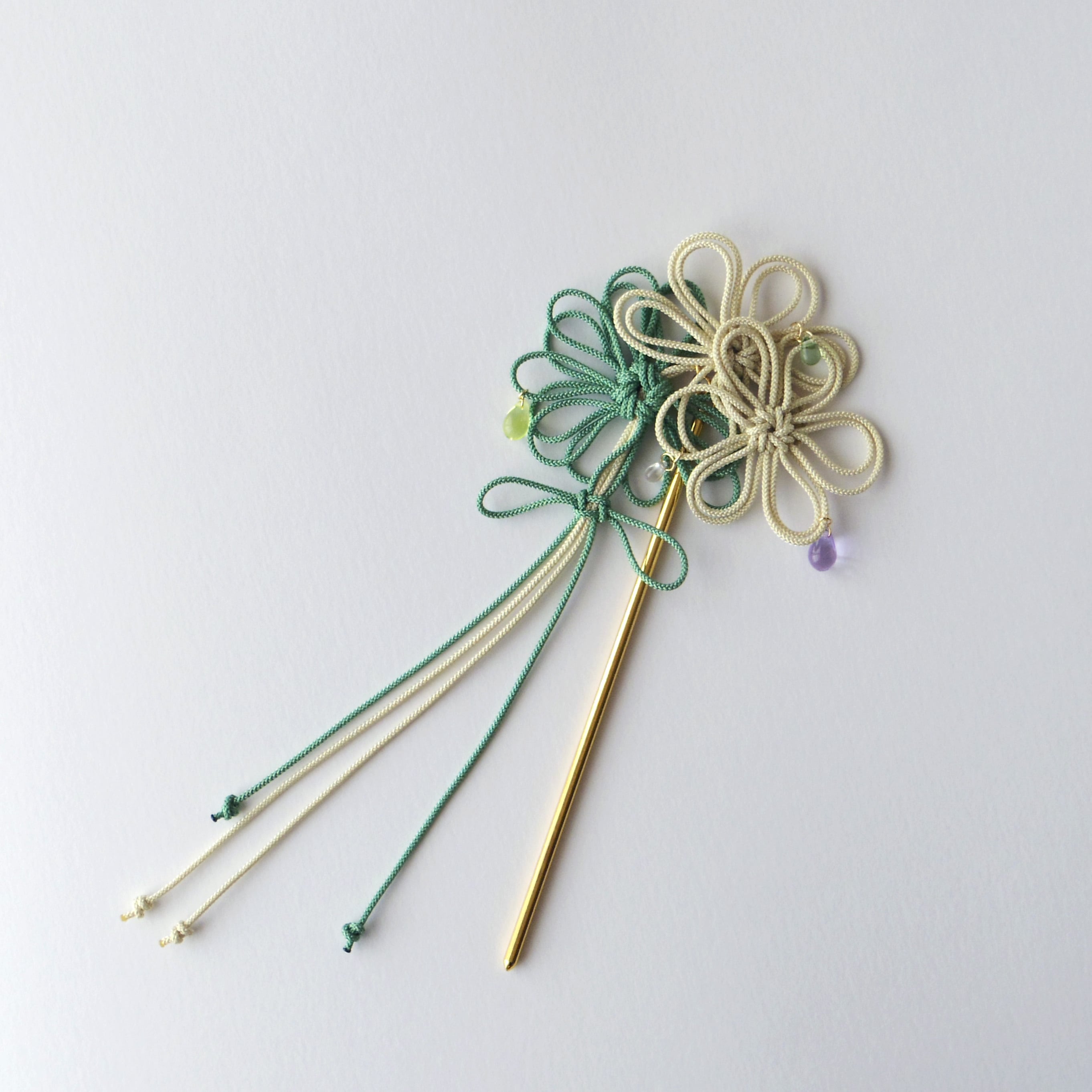 かんざし「華うつし」（アイボリー×淡緑） | nuta design