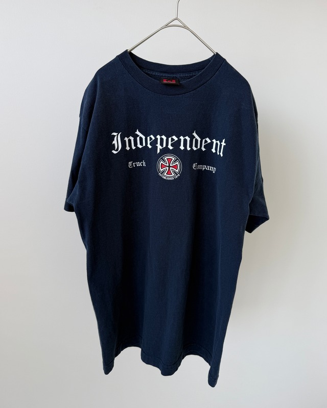 -INDEPENDENT-Vintage 00s Old English t-shirt