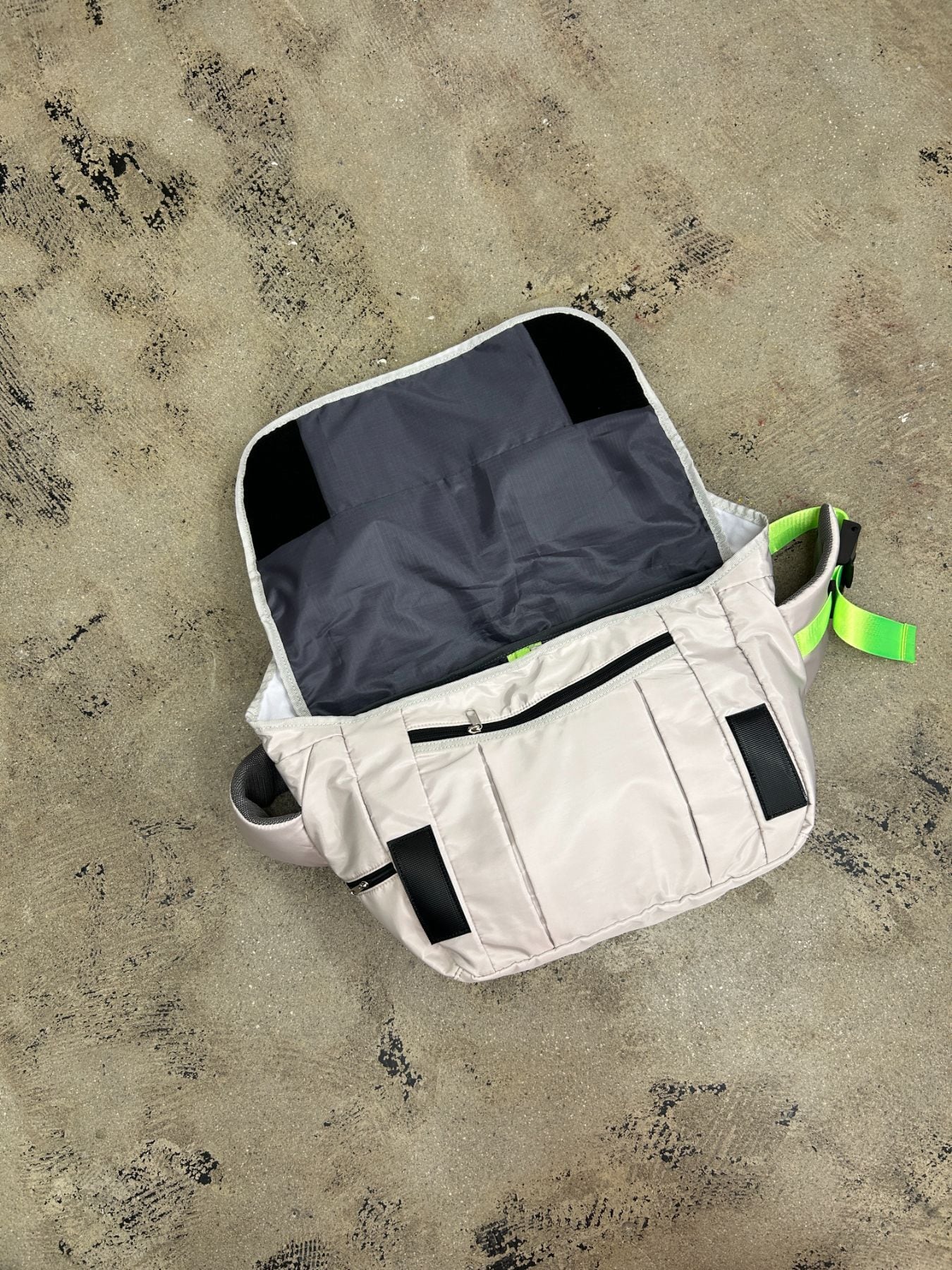 big messenger bag（C24005） | cheek