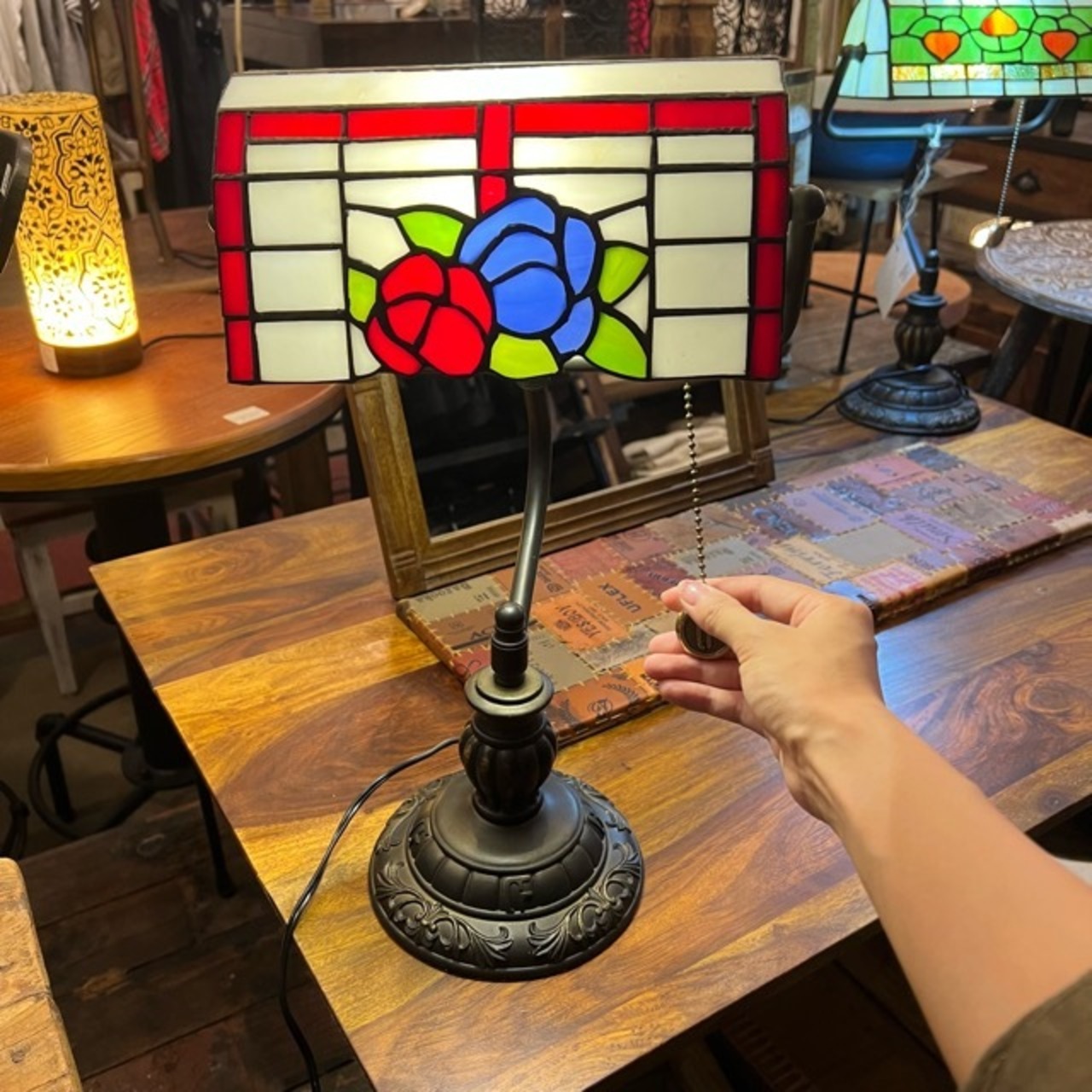 Topanga Lighting　バンカーズステンドグラスランプ　　ローズ　テーブルランプ　バンカーズランプ　ステンドグラス　レトロ