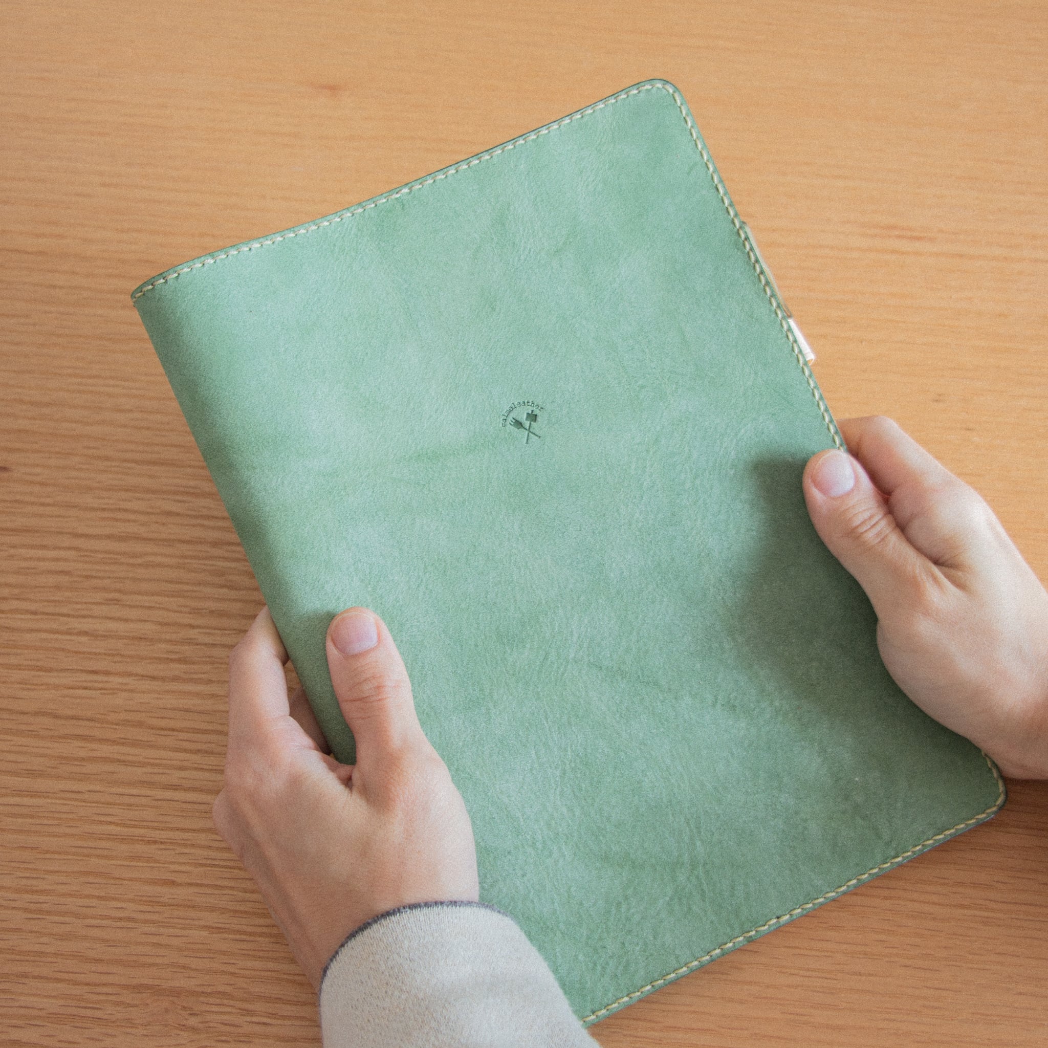 B5サイズ〕気まぐれレザーの本革ノートカバー《名入れ対応