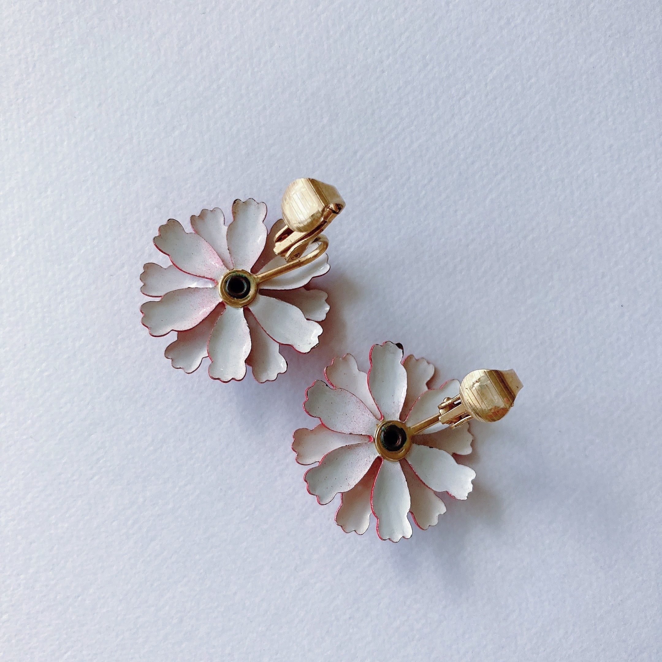 Vintage 60s - 70s red black enamel flower earrings ヴィンテージ 60