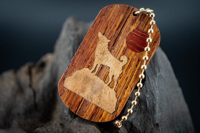 【 エスニックなローズウッド 】ココボロ ドッグタグ 象嵌 日の出の丘