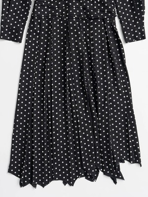 【26AW | WOMEN】PRANK PROJECT プランクプロジェクト / ワンピース / Asymmetrical Pleated Dot Dress　31262265601