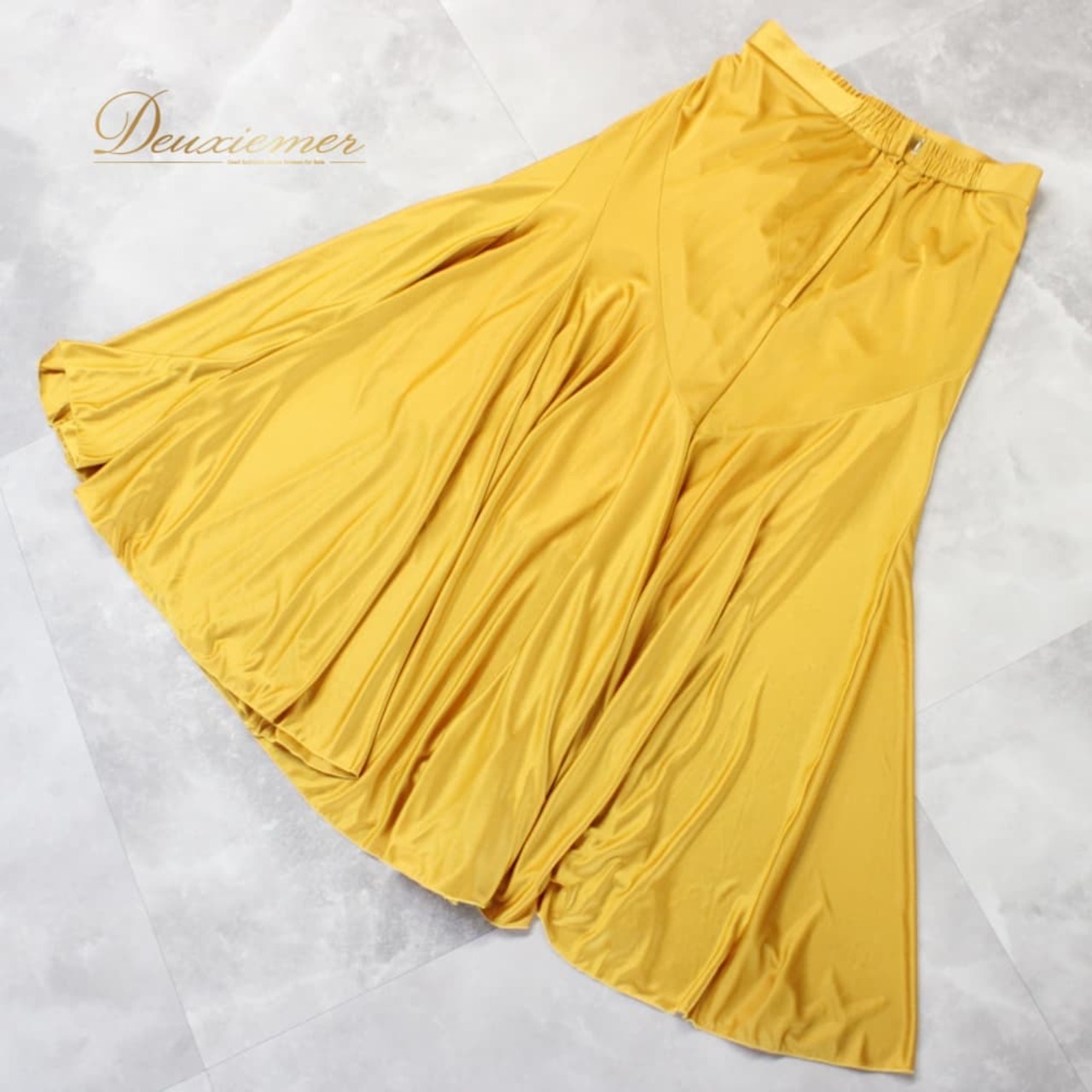 社交ダンス 衣装 スタンダード スカート レッスンウェア レディース マスタード イエロー系 からし色 練習着 無地 フォーマル シンプル 上品 マスタード系 プリーツ風 デザイン 練習用 レッスン用 ダンス衣装 発表会用 ステージ衣装 きれいめ 光沢感 滑らか素材 ポリエステル 裏地あり風 フレアスカート ふんわりスカート 後ろファスナー仕様 日本製