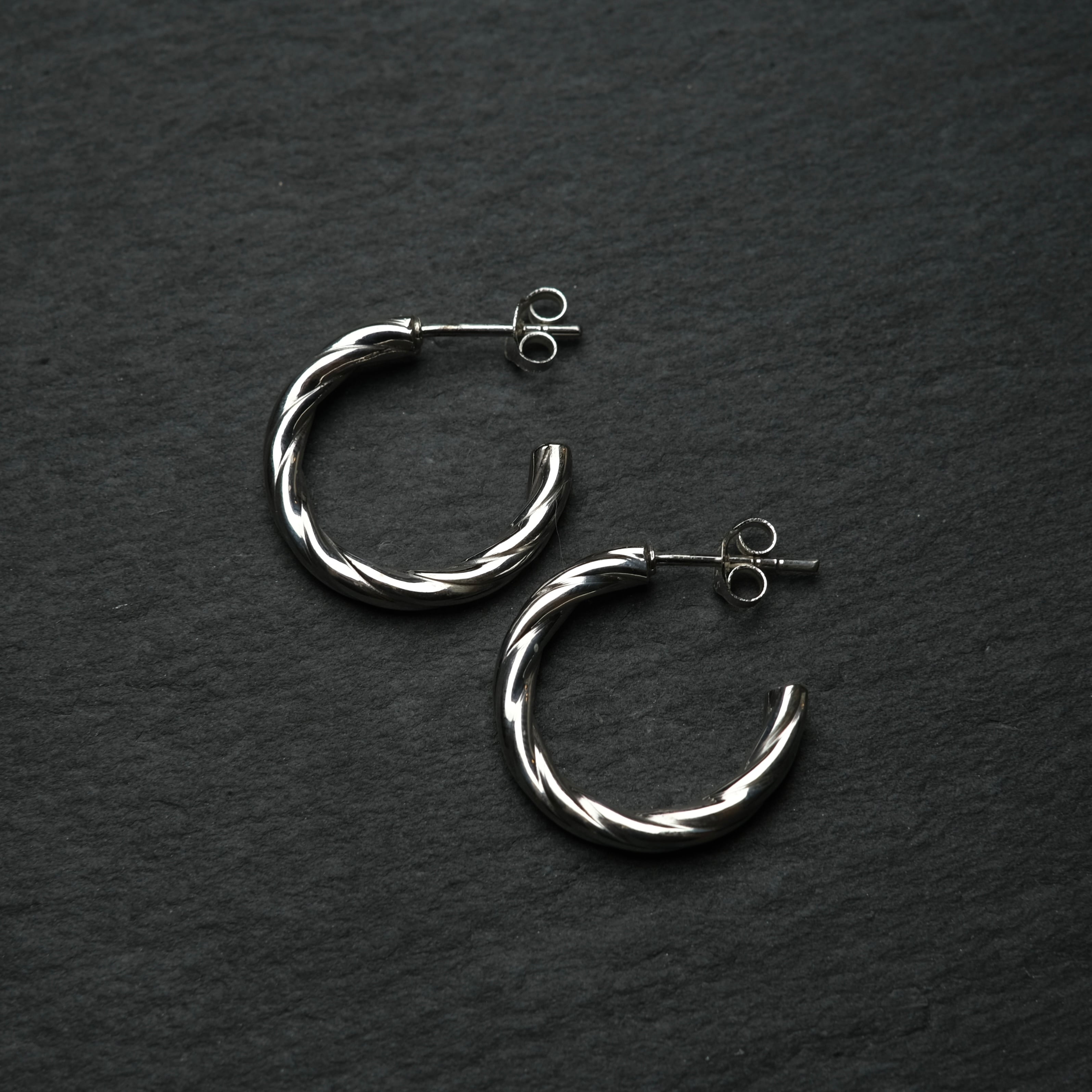 シルバー925 silver ツイストフープピアス/軽研磨仕上げ/両耳